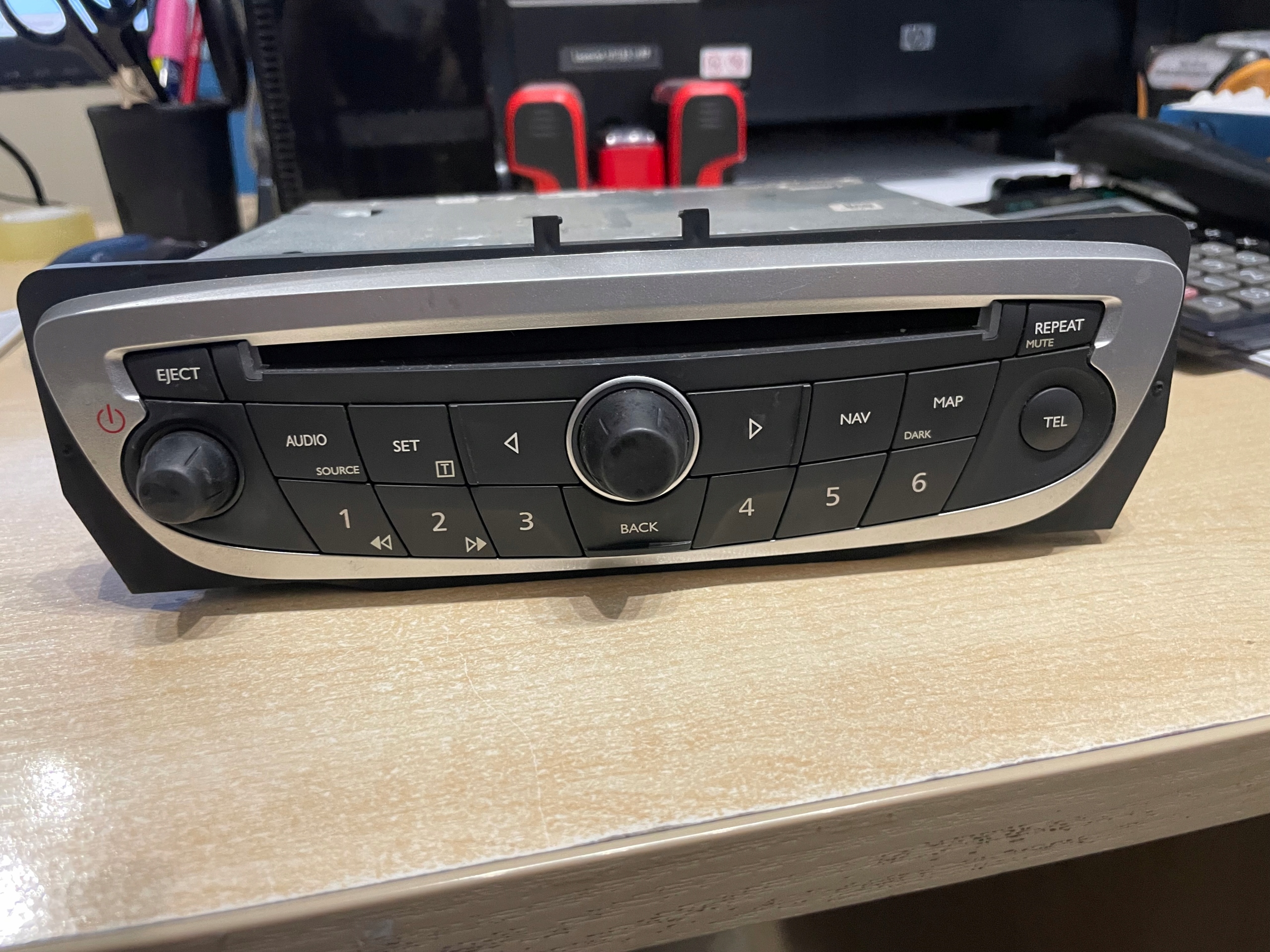 радио MEGANE III 281150022R