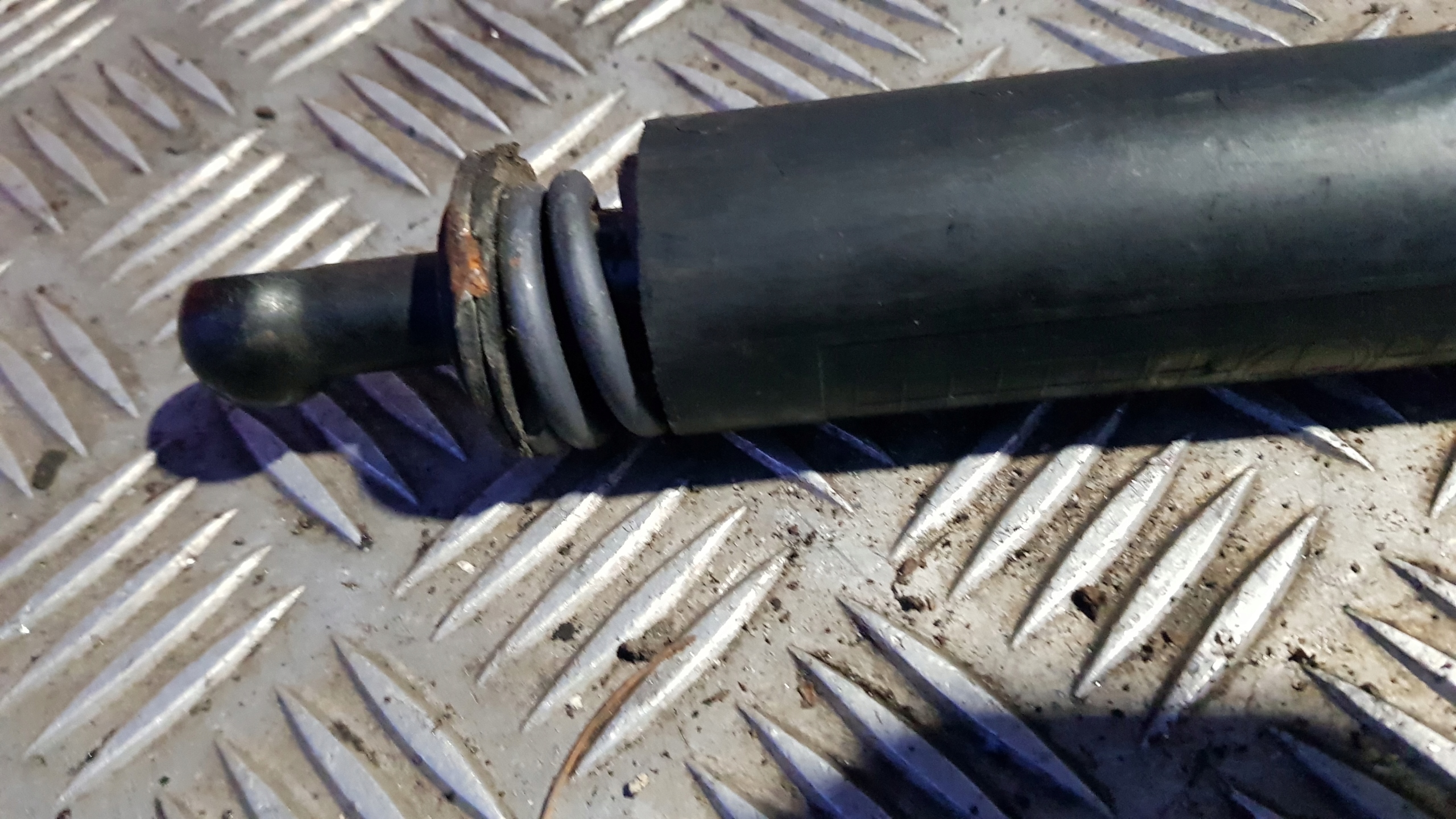 BMW E39 damper spring bonnet rear part of the rear