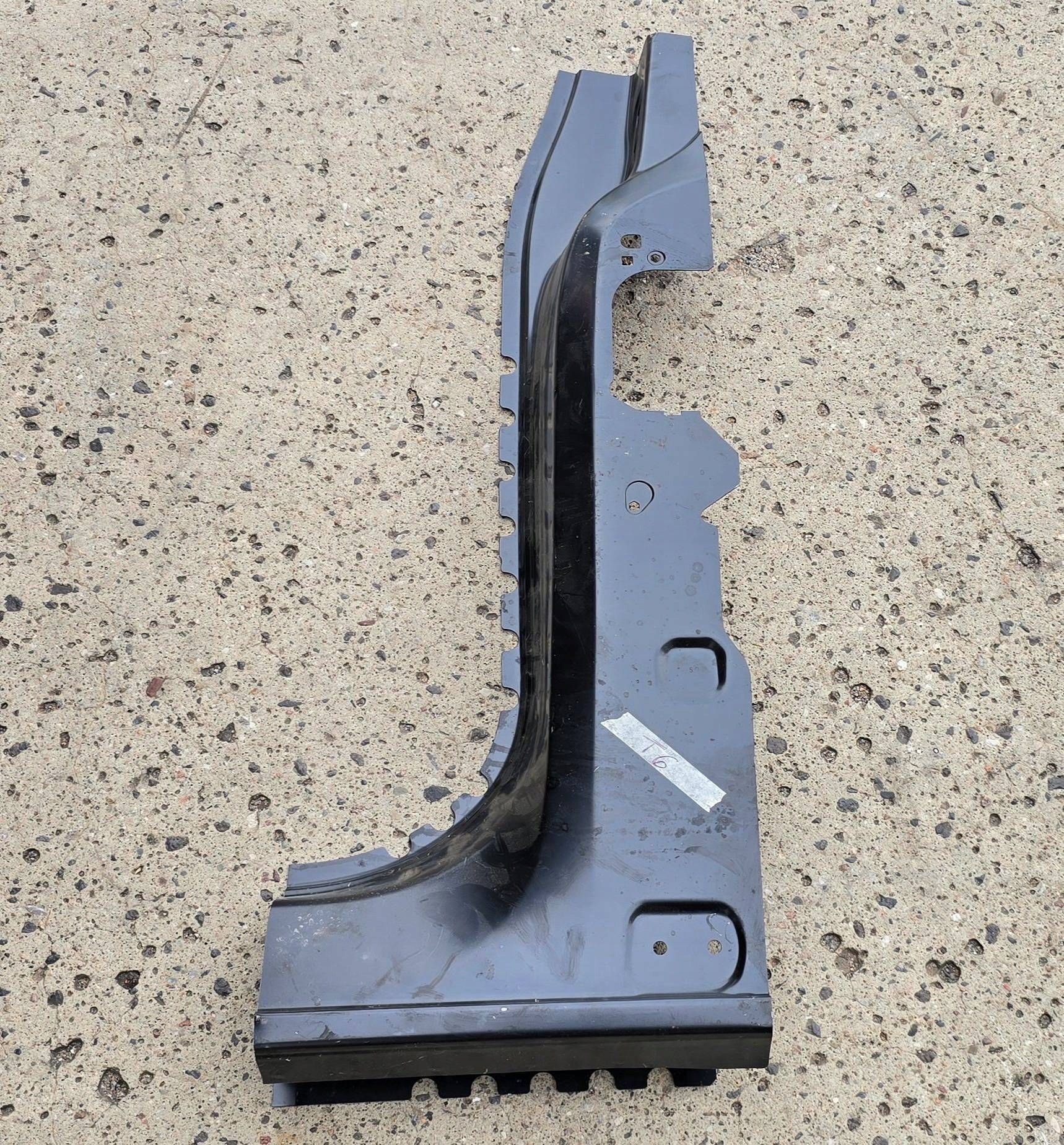 Volkswagen Transporter - Caravelle T6 left side threshold pillar B