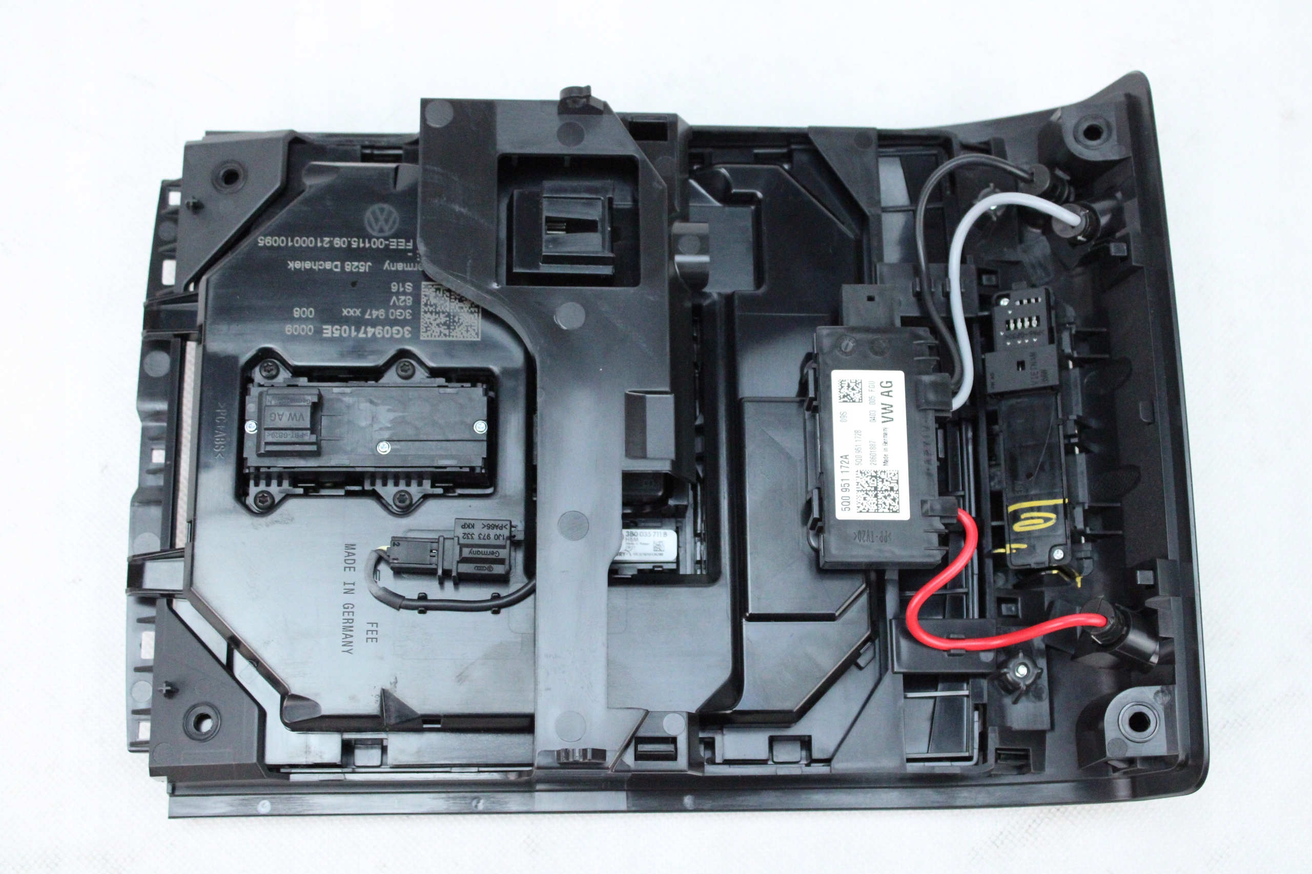 ORYGINALNA LAMPKA WNĘTRZA KABINY PODSUFITKI VOLKSWAGEN PASSAT B8 3G0947105E Typ samochodu Samochody osobowe