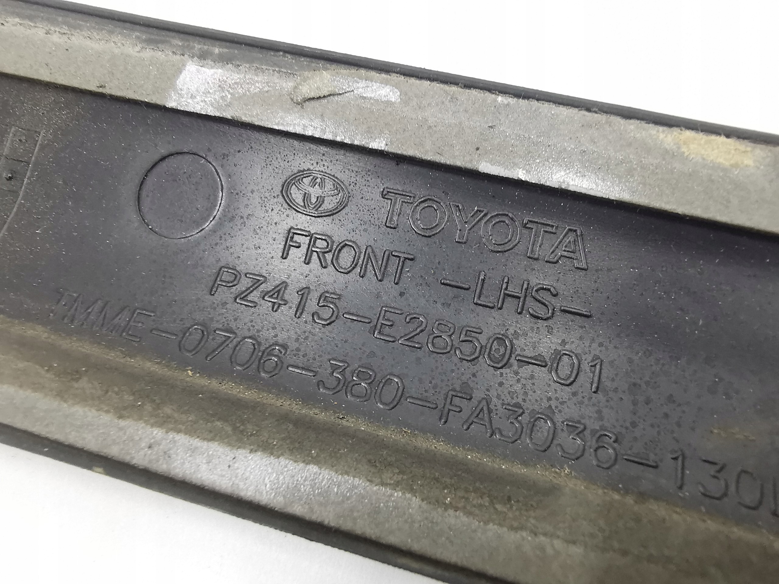 moulding door left front front TOYOTA AURIS PZ415-E2850-01