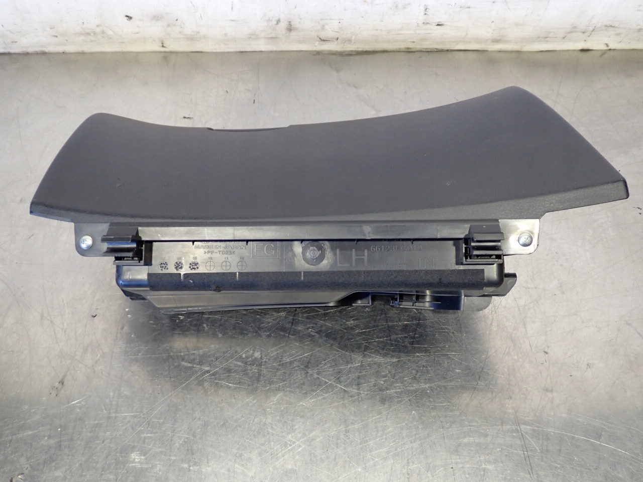 бардачок пассажира subaru IMPREZA 1.5