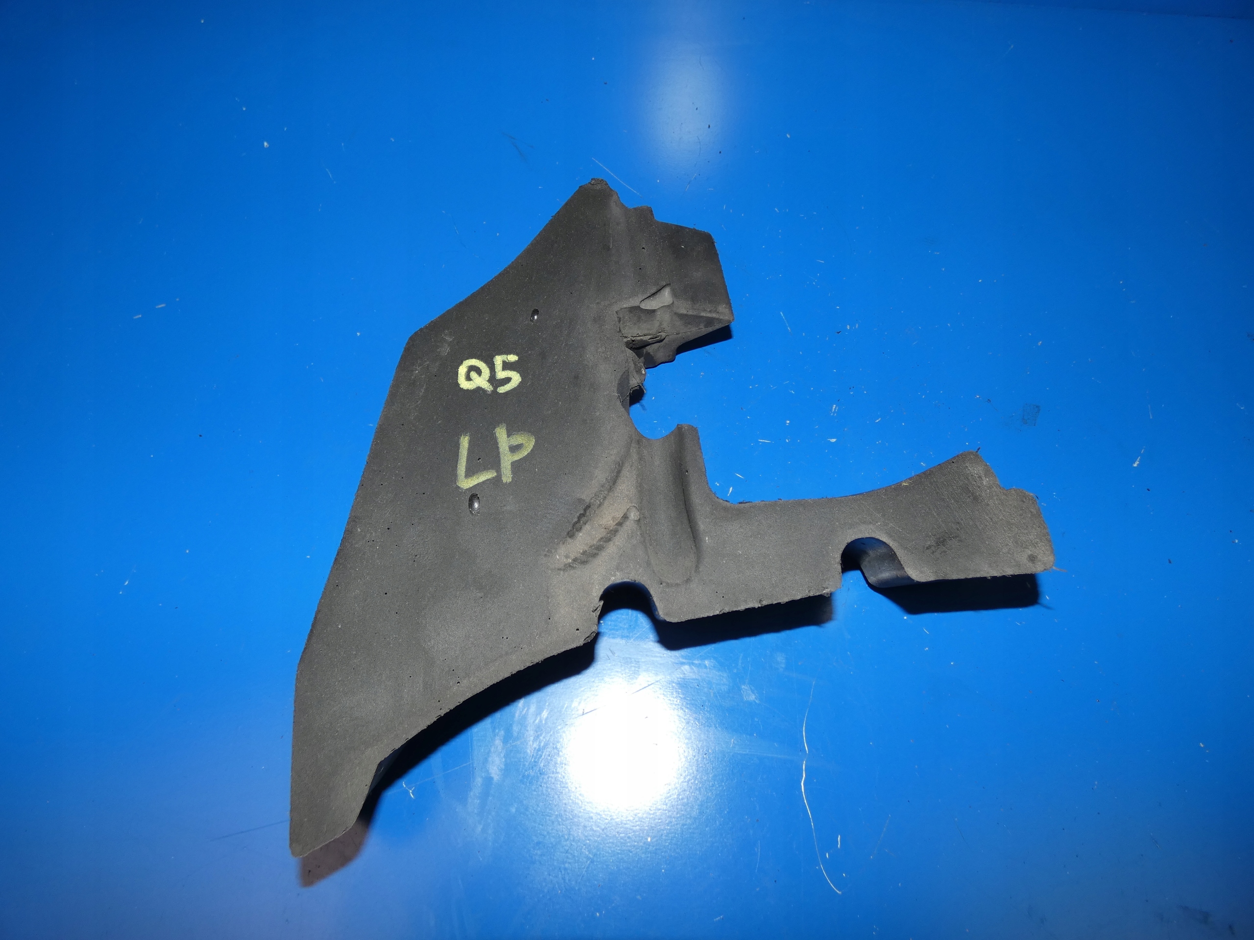 AUDI Q5 8R INSONORISATION AILE GAUCHE AVANT