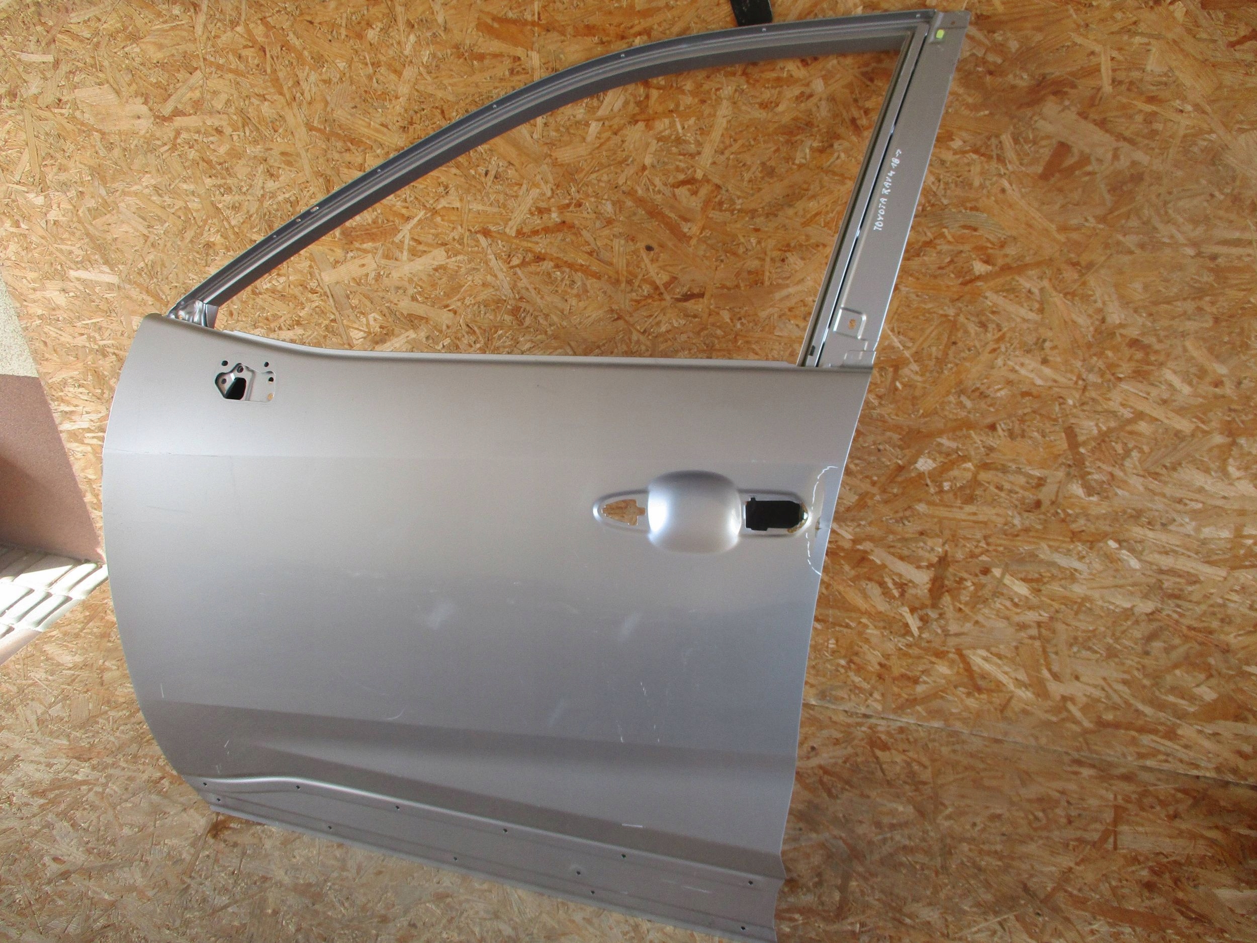 DRZWI PRZÓD PRZEDNIE LEWE TOYOTA RAV4 18- Producent części Toyota OE