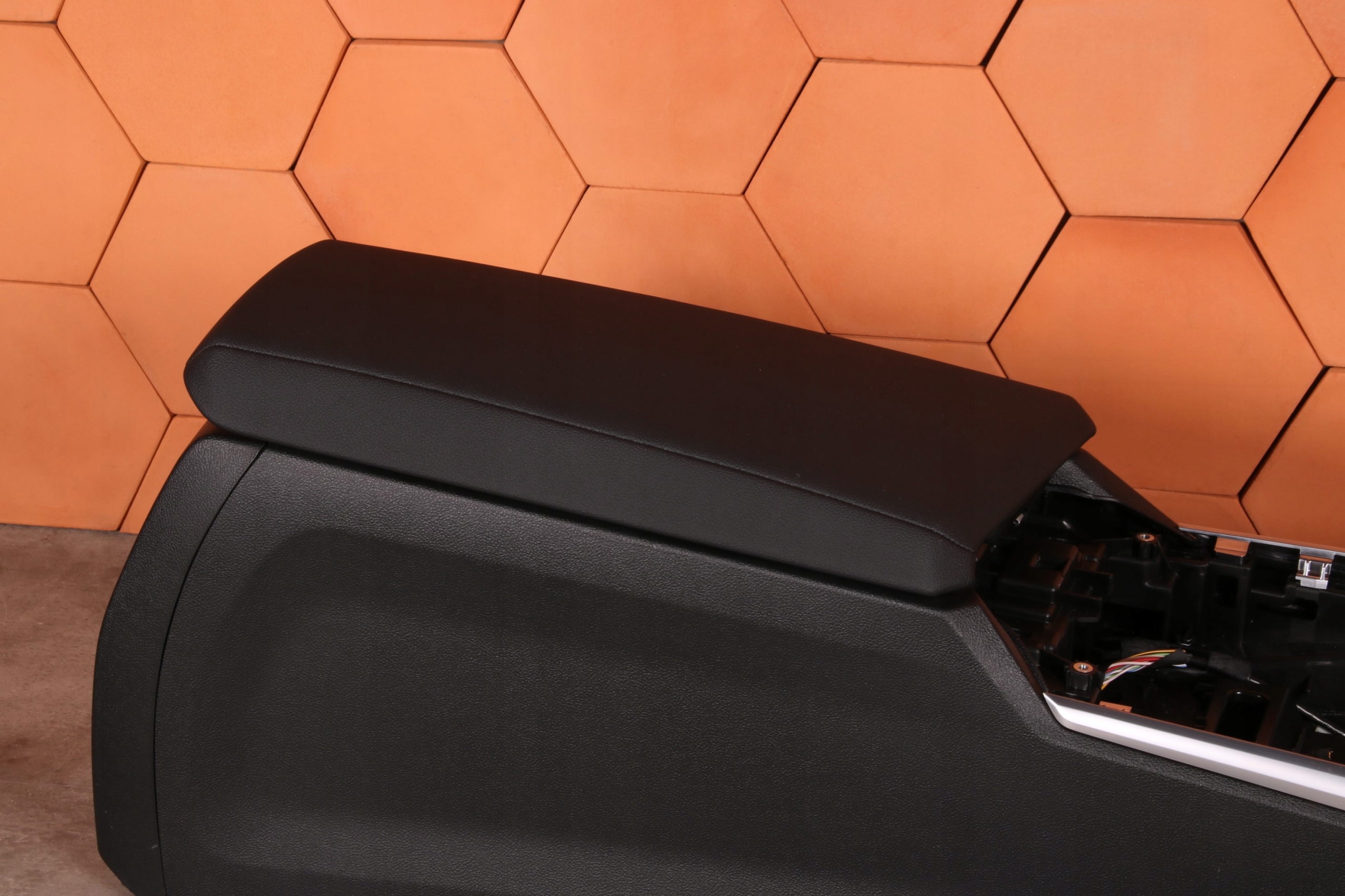 BMW G20 G21 G22 G23 TUNEL central armrest black