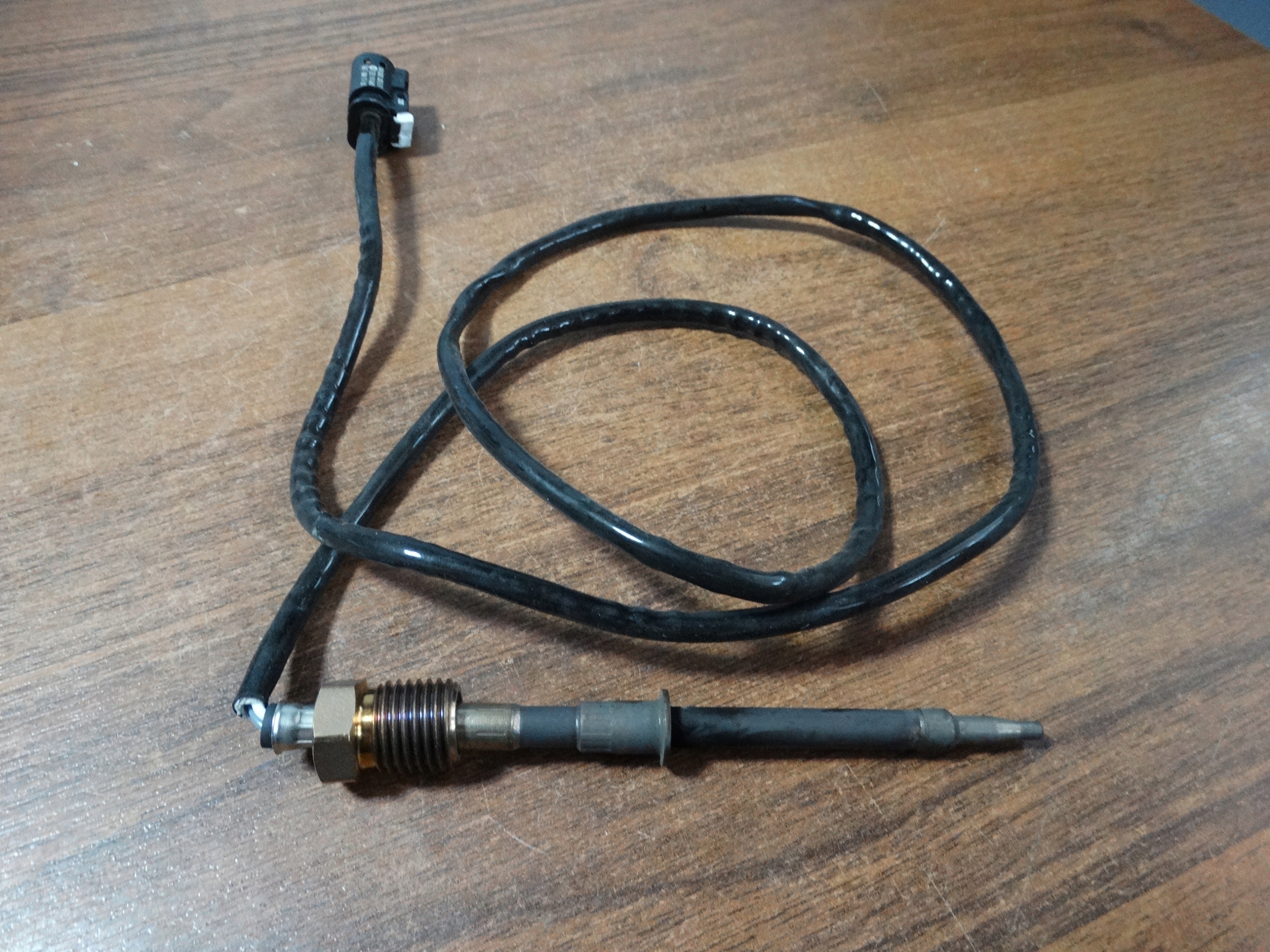 IDEALNY SENSOR TEMPERATURY GASE BMW 1