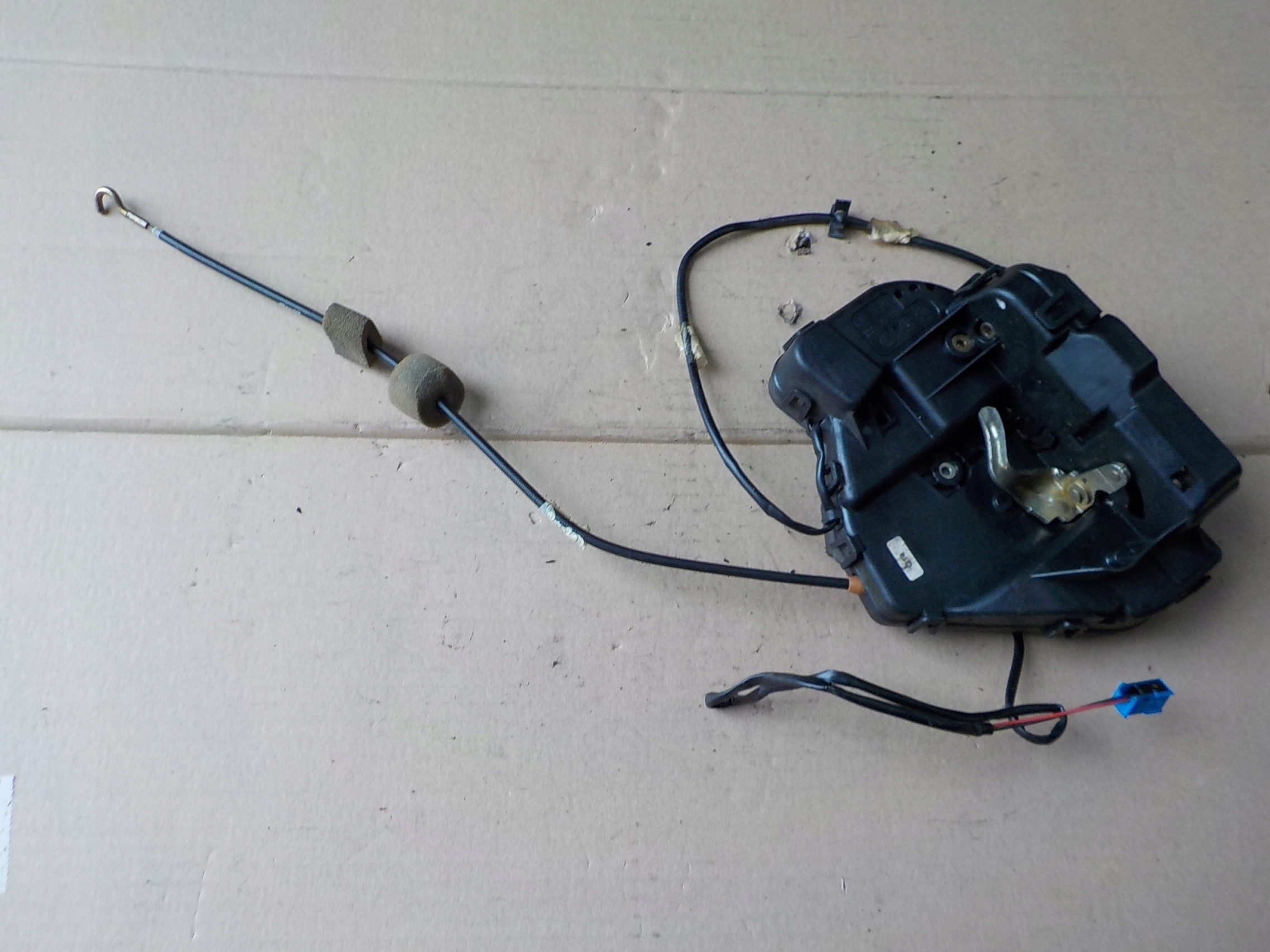 lock right rear part mercedes w211 2117300635
