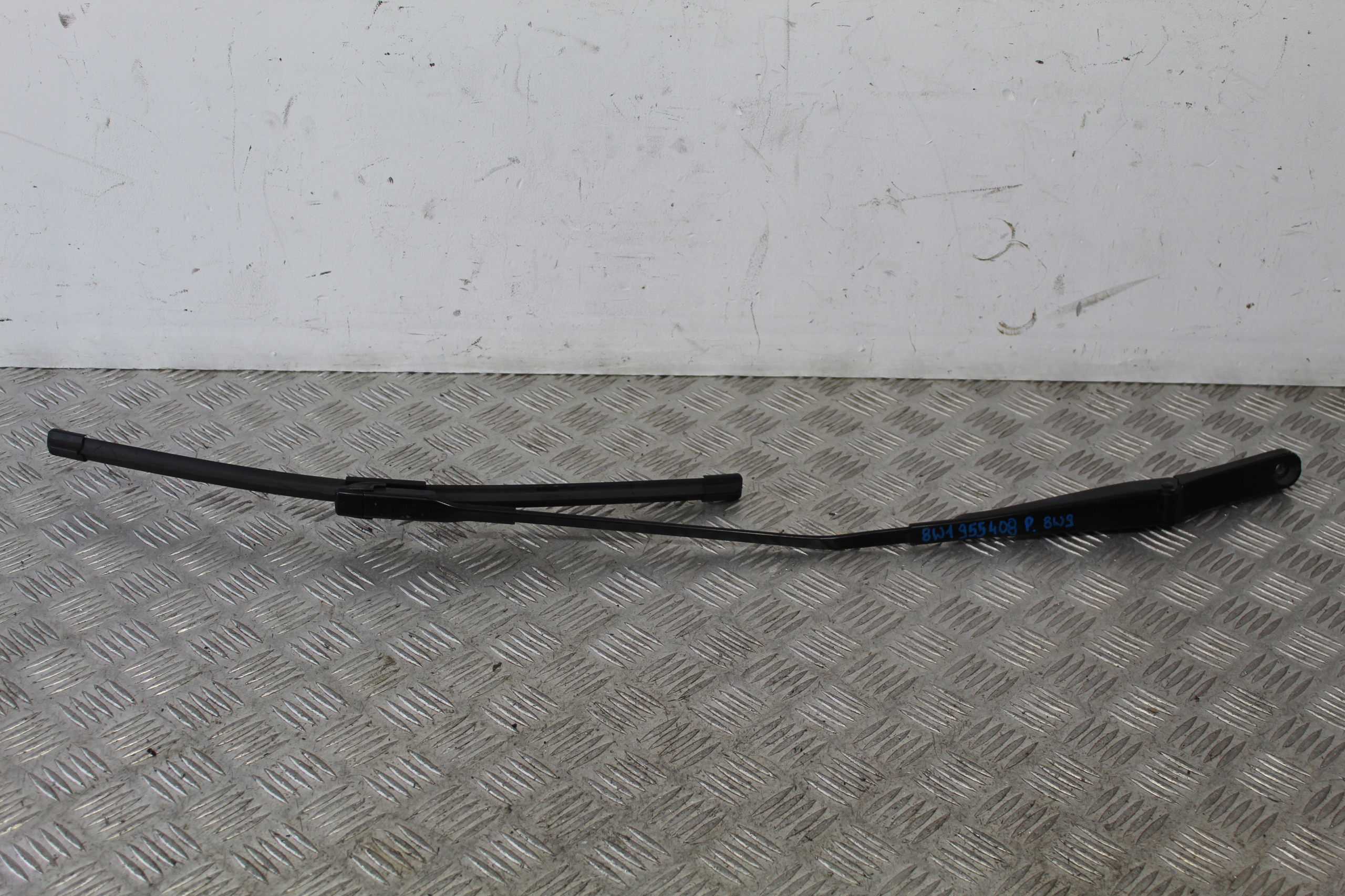 wiper arm right AUDI A4 B9 8W0 8W9