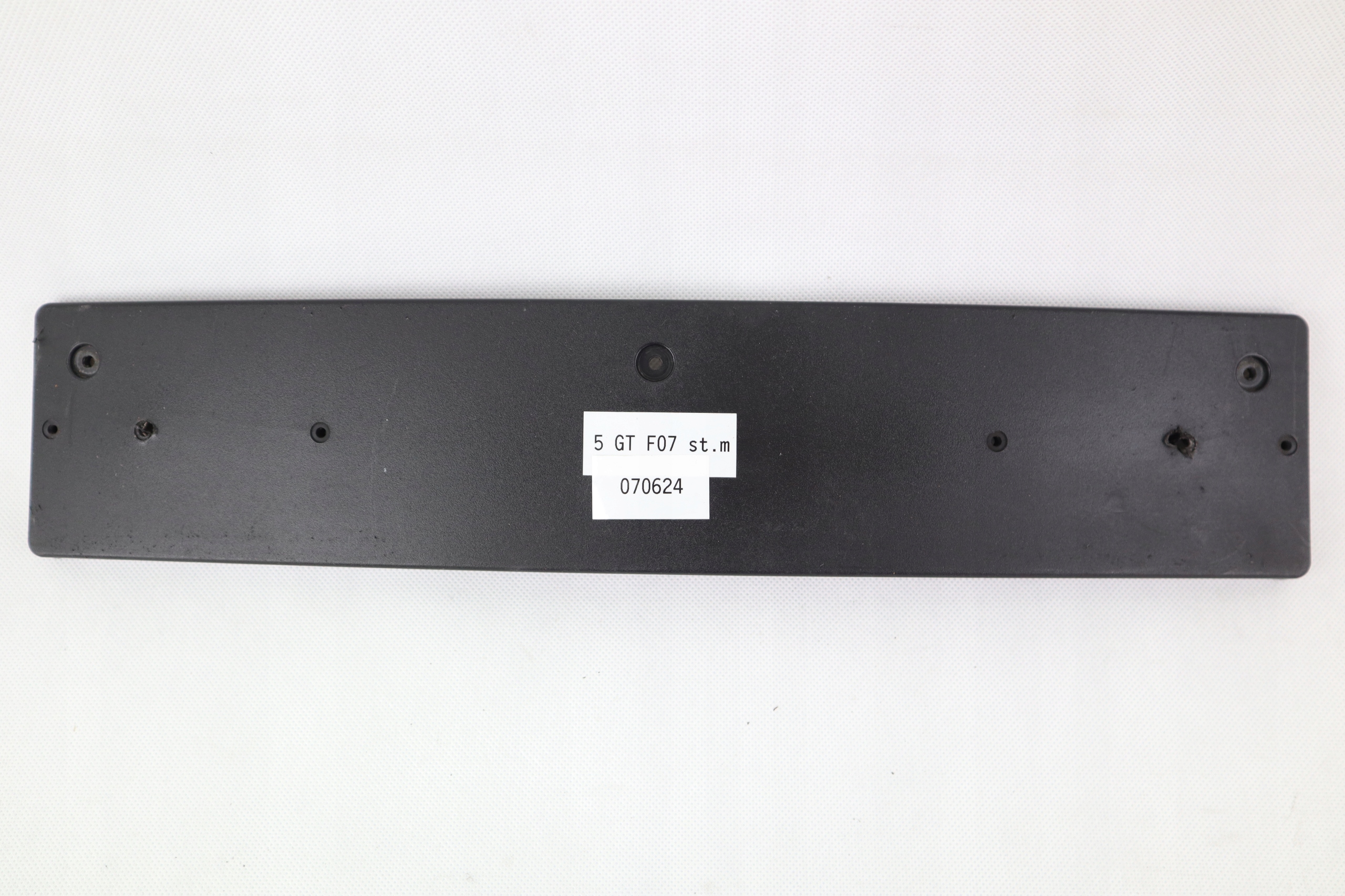 РАМКА ПОДКЛАДКА ПОД НОМЕРНОЙ ЗНАК BMW 5 GT F07 СТАРЫЙ МОДЕЛЬ 51137200746