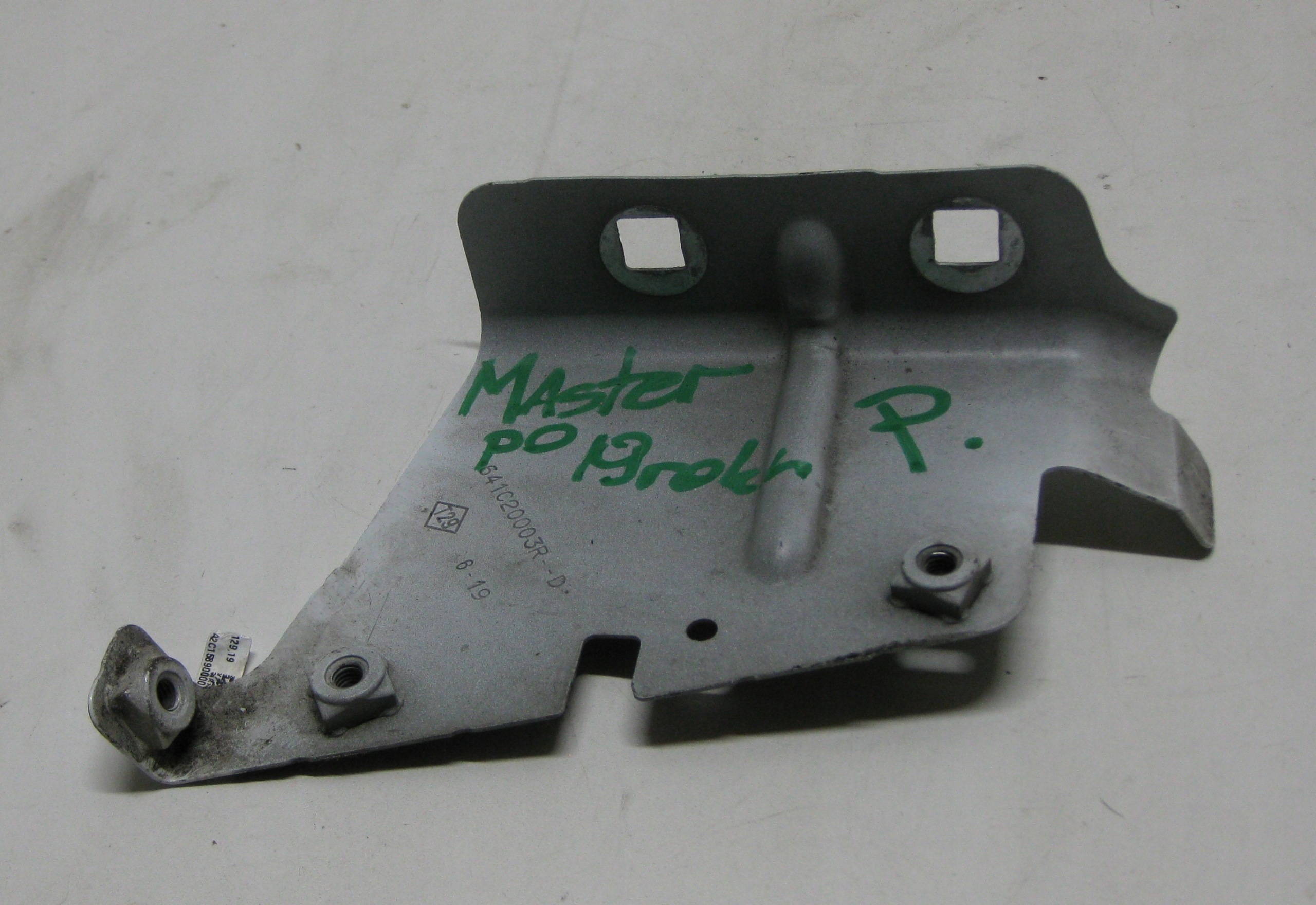 RENAULT MASTER III LIFT staffa parafango destra anteriore 641C20003R