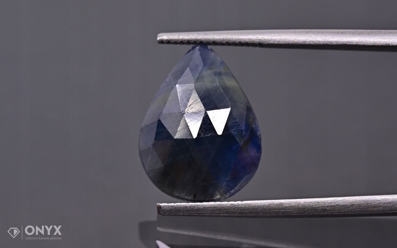 Safír fasetovaná rozeta slza 14,5x11,5 mm