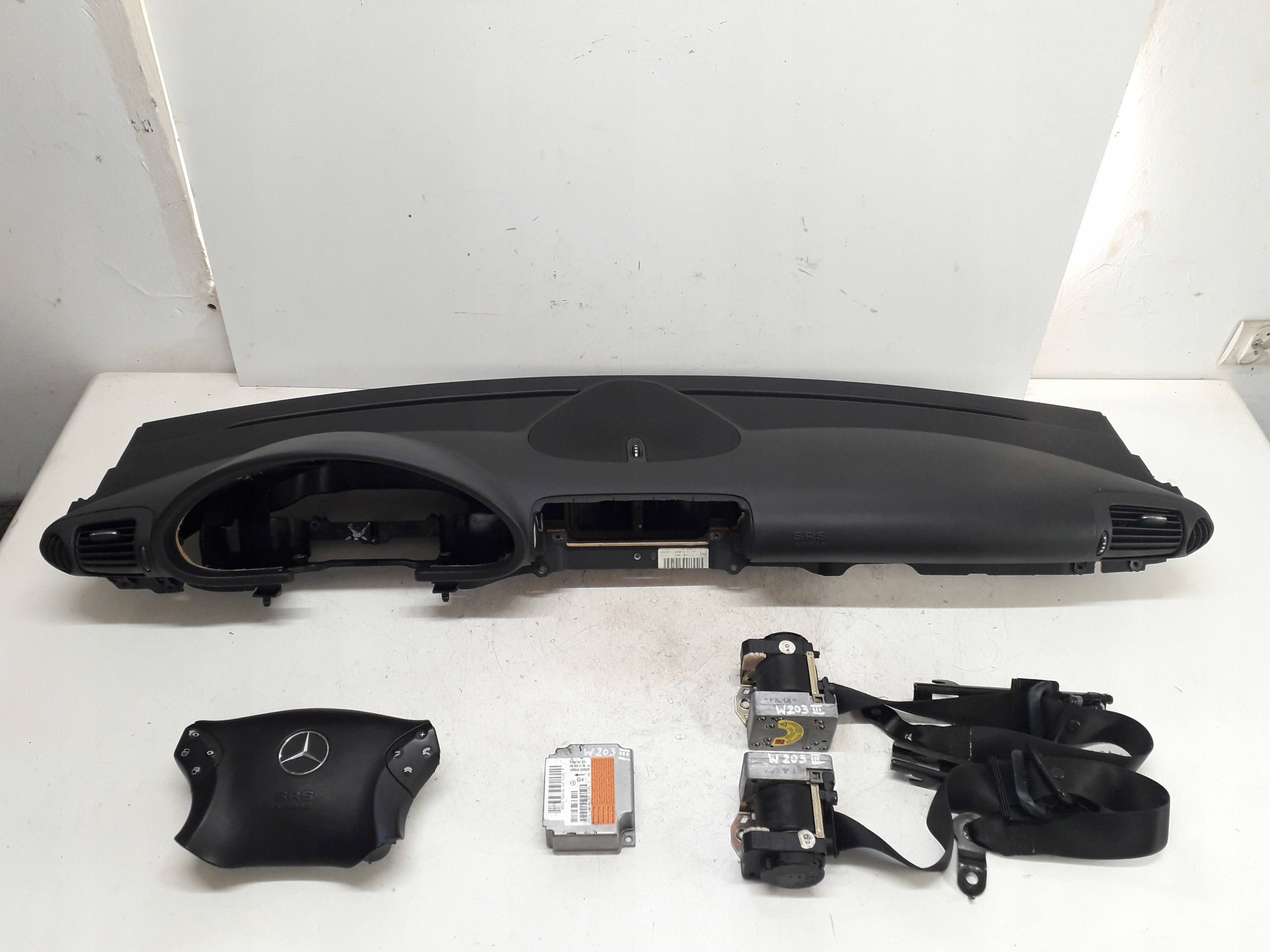 MERCEDES C KLASA W203 KONSOLA DESKA SENSOR AIRBAG PODUSZKI PASY