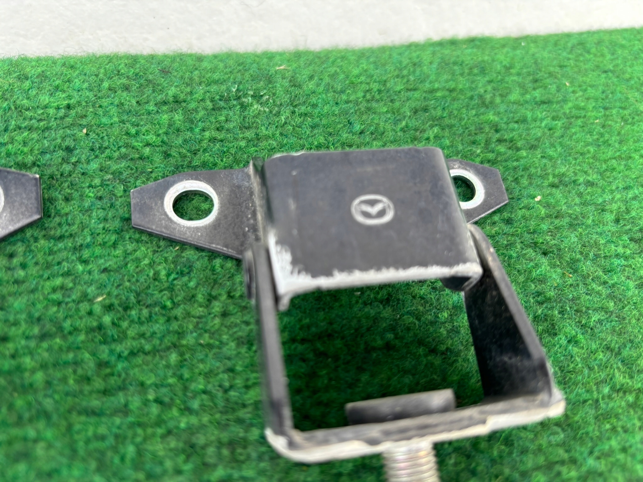 hinges bonnet screws MAZDA 3 III 08-13 ROK K108/676