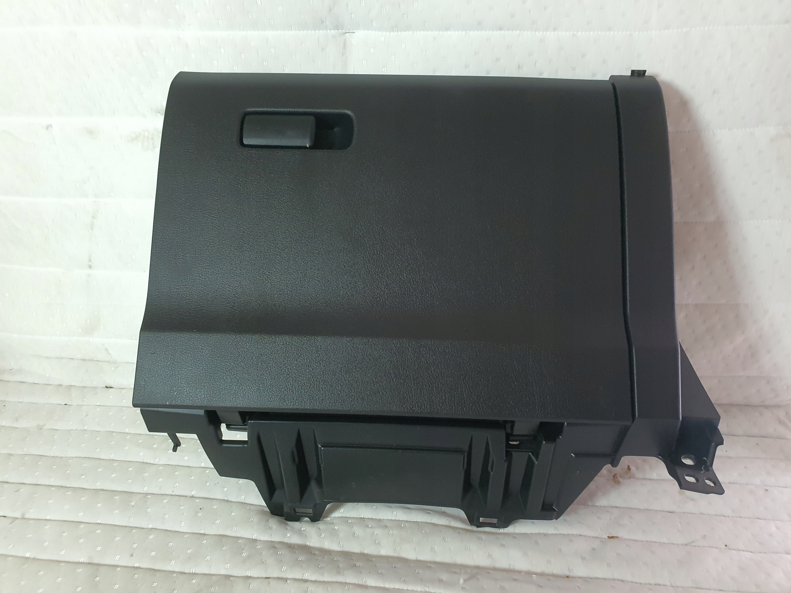 бардачок mazda CX30 DFR5-6426 европа