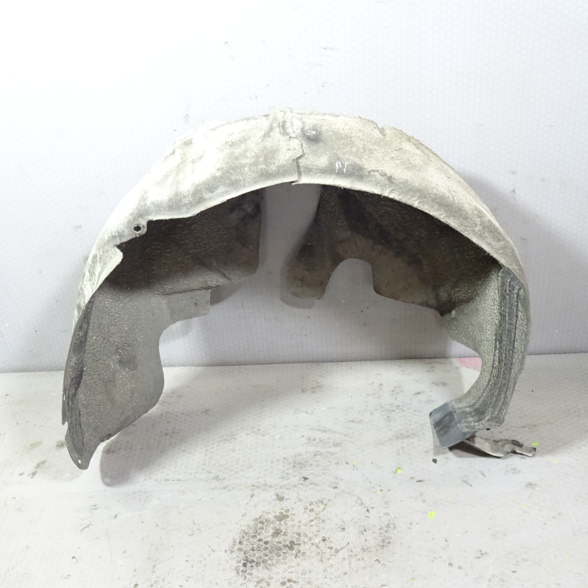 SKODA OCTAVIA II LIFTBACK mudguard rear part right