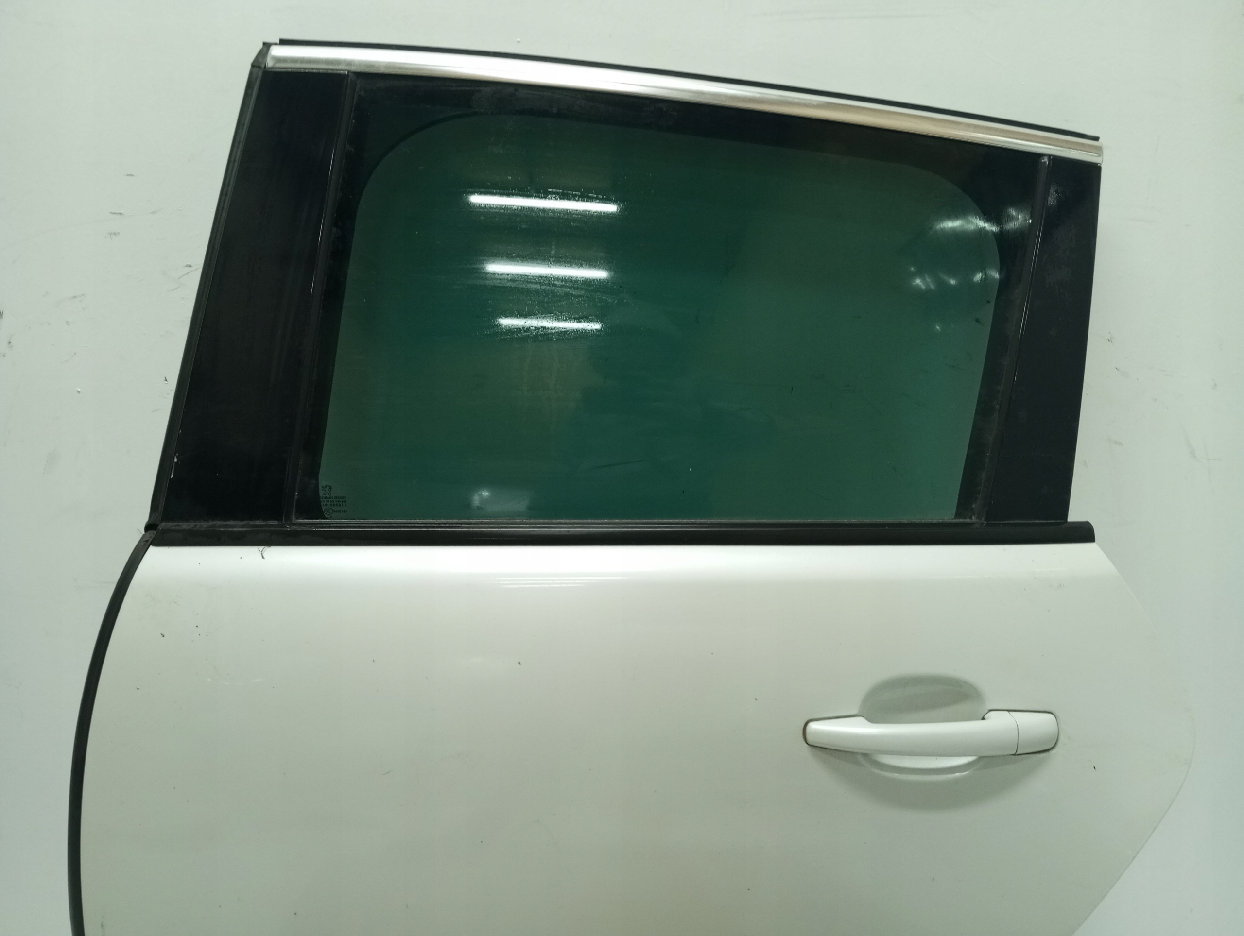 door left rear. PEUGEOT 3008 and 13R
