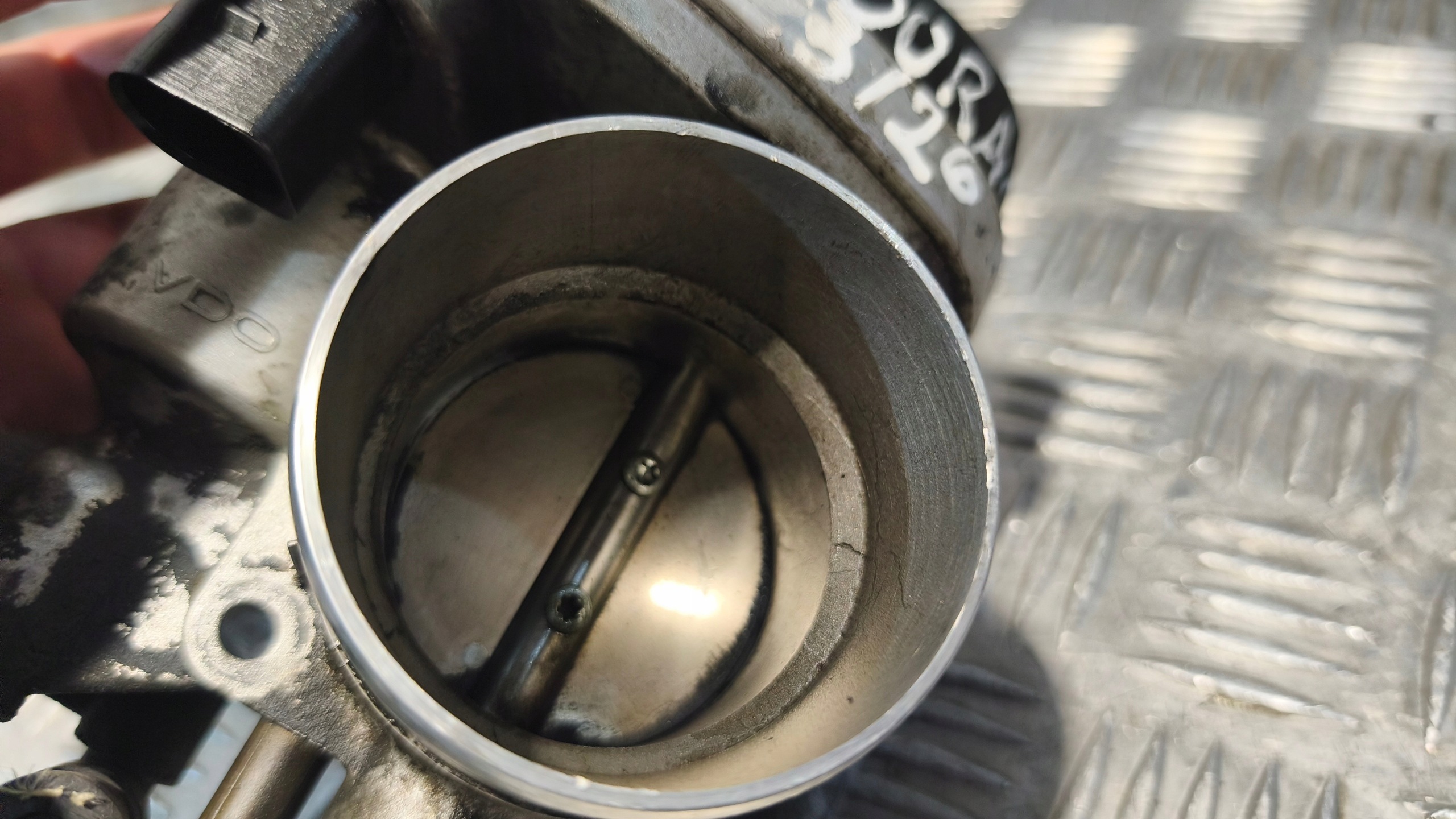 Valvola a farfalla VW TOURAN 1.6B 2004r 06A133062AB