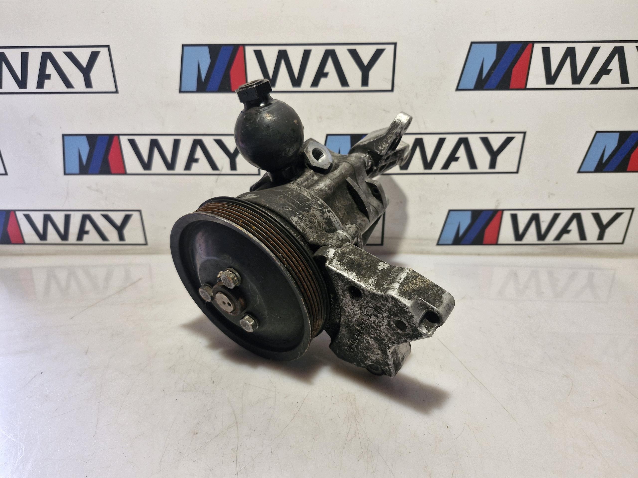 6761415 BMW E60 E61 E63 E64 servo pump