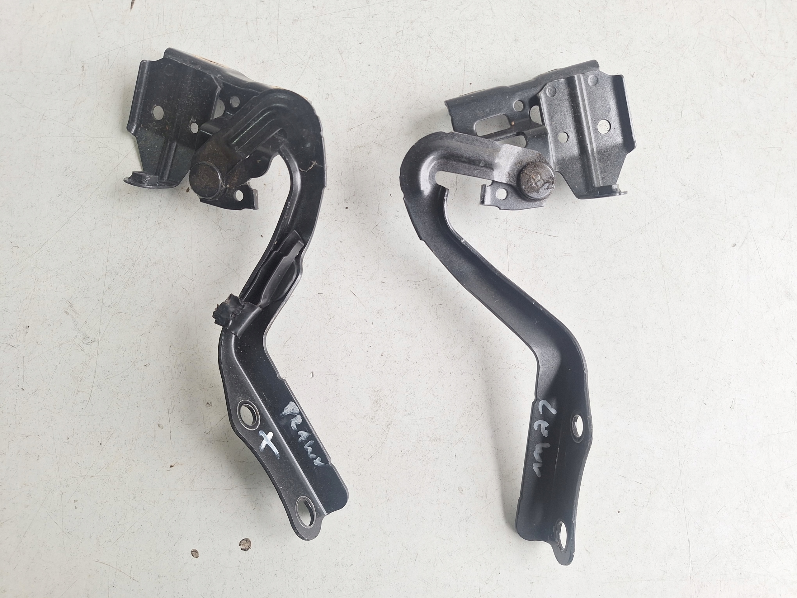TOYOTA PRIUS + 12-15 hinge bonnets left 1G3