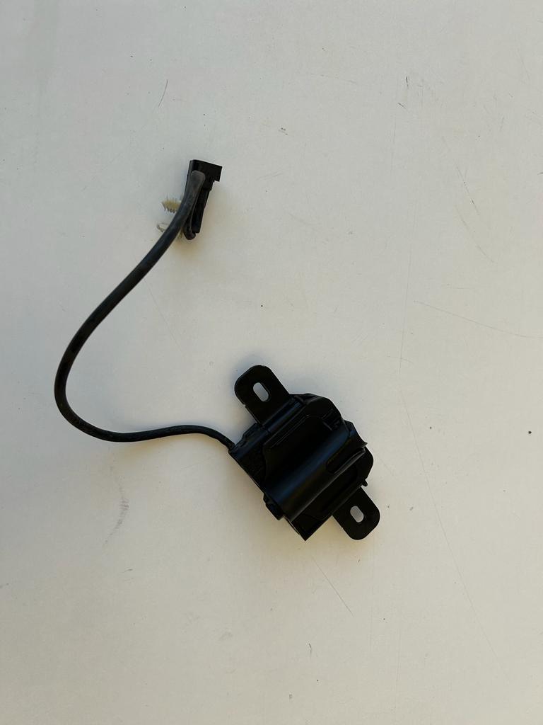 VOLVO XC60 V40 II замок капота левый 31371016