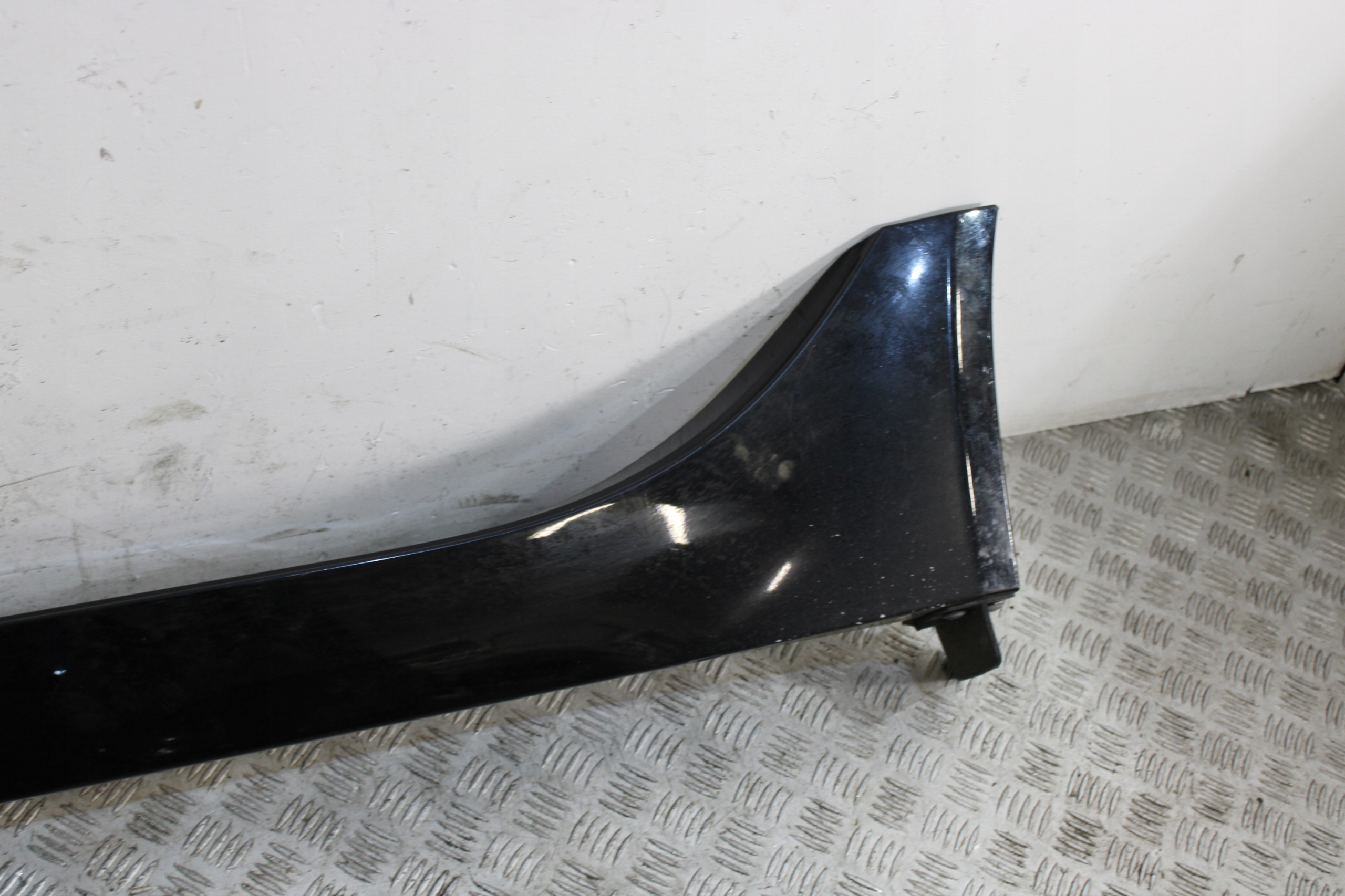 threshold moulding cap threshold left JAGUAR XE X760 GX73-101D57-A