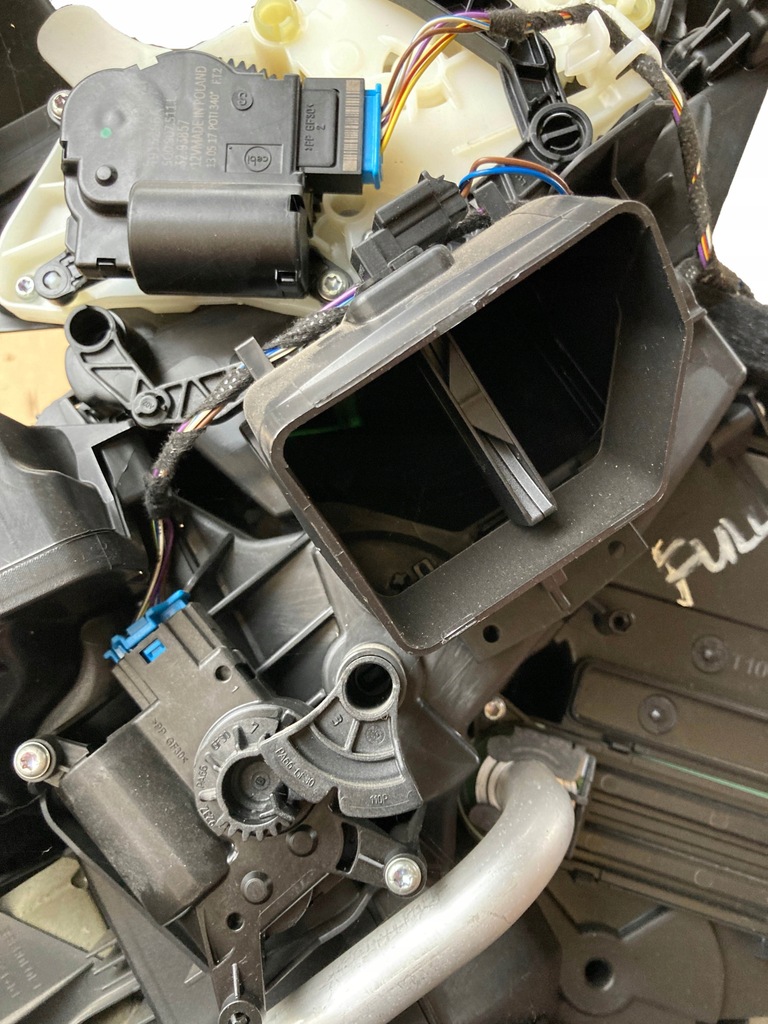 Audi A3 8V E-TRON 1.4 TFSI радиатор отопителя отопитель салона 5QE816005