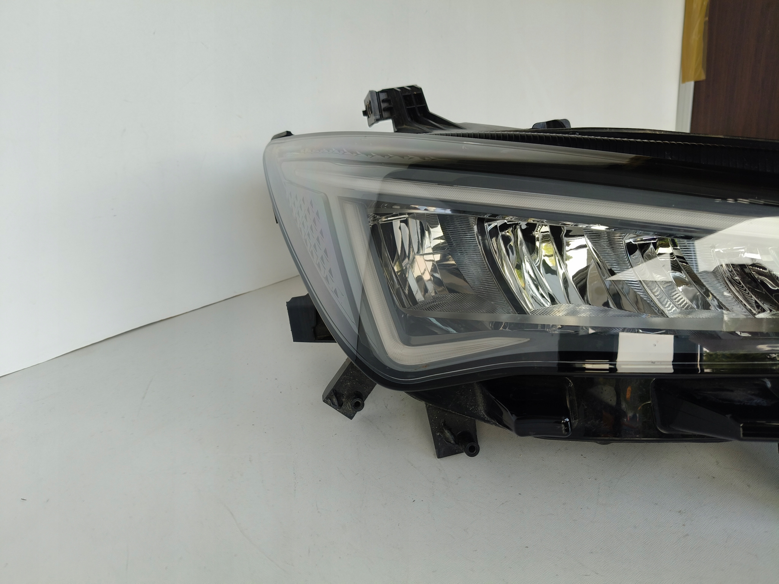 light right REFLEKTOR SEAT CUPRA BORN 10E 21- FULL LED