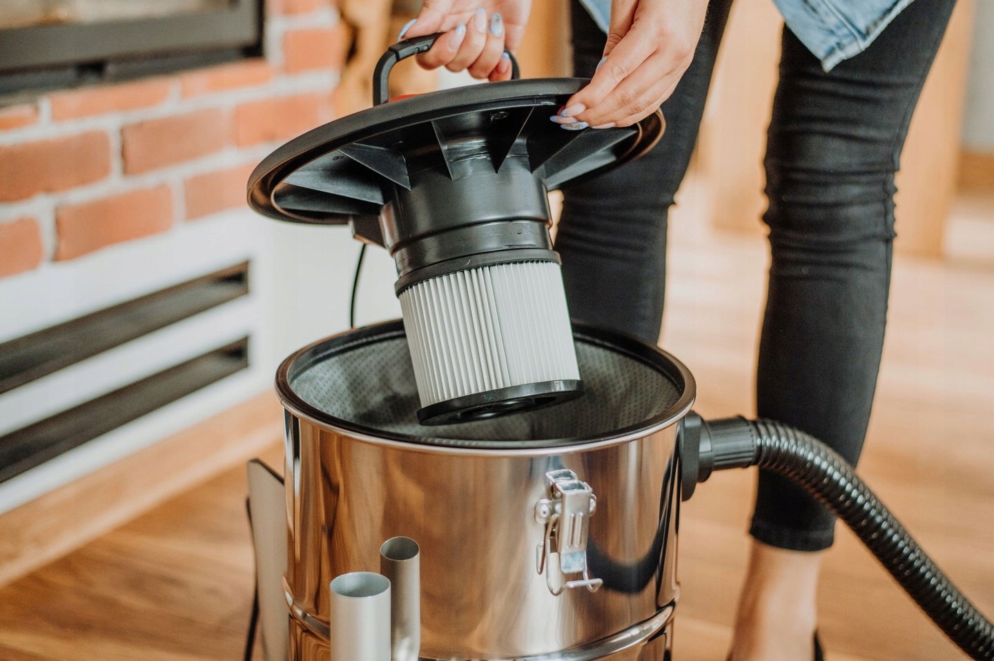 ODKURZACZ KOMINKOWY DO POPIOŁU PRZEMYSŁOWY 2000W Marka Lehmann