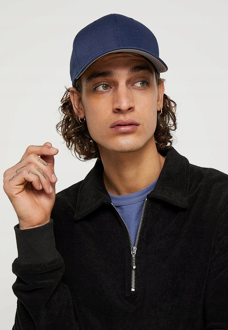 CZAPKA Z DASZKIEM FLEXFIT BASEBALLÓWKA GRANAT S/M Model FX6277