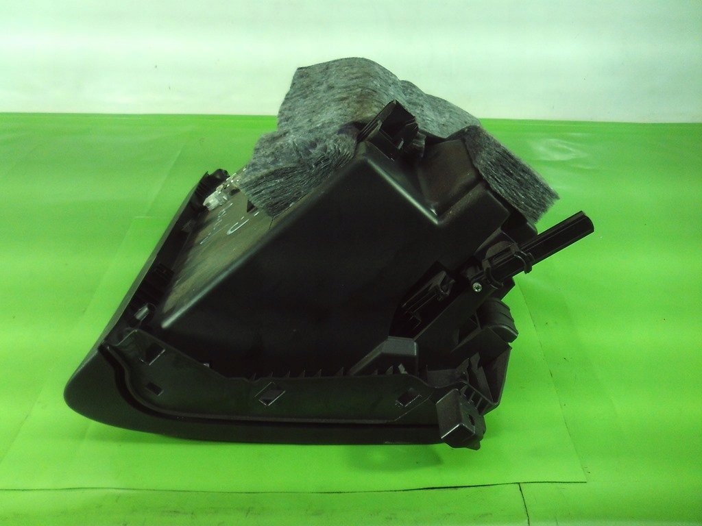 opel ASTRA IV J бардачок пассажира