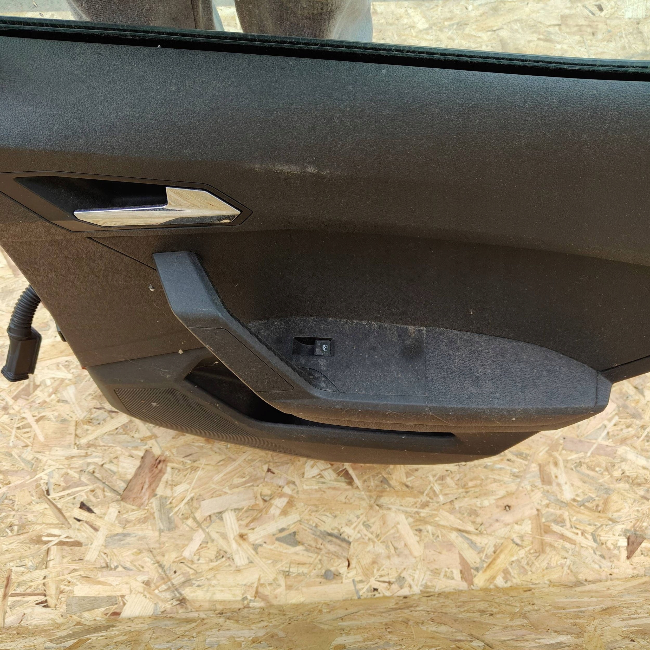 Seat Arona 2019 rear part side right door rear.
