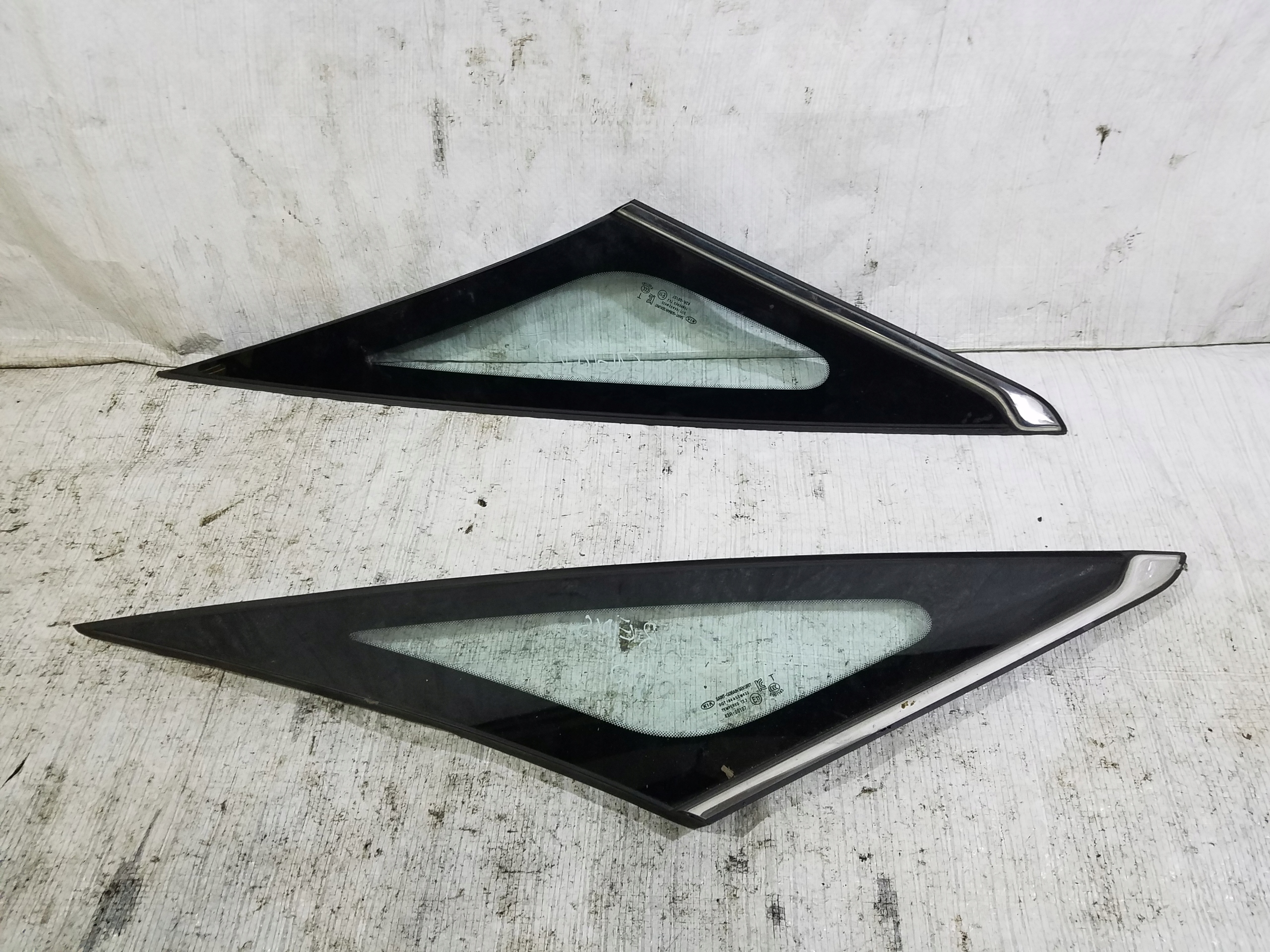 БІЧНЕ СКЛО КУЗОВА KIA CARENS IV