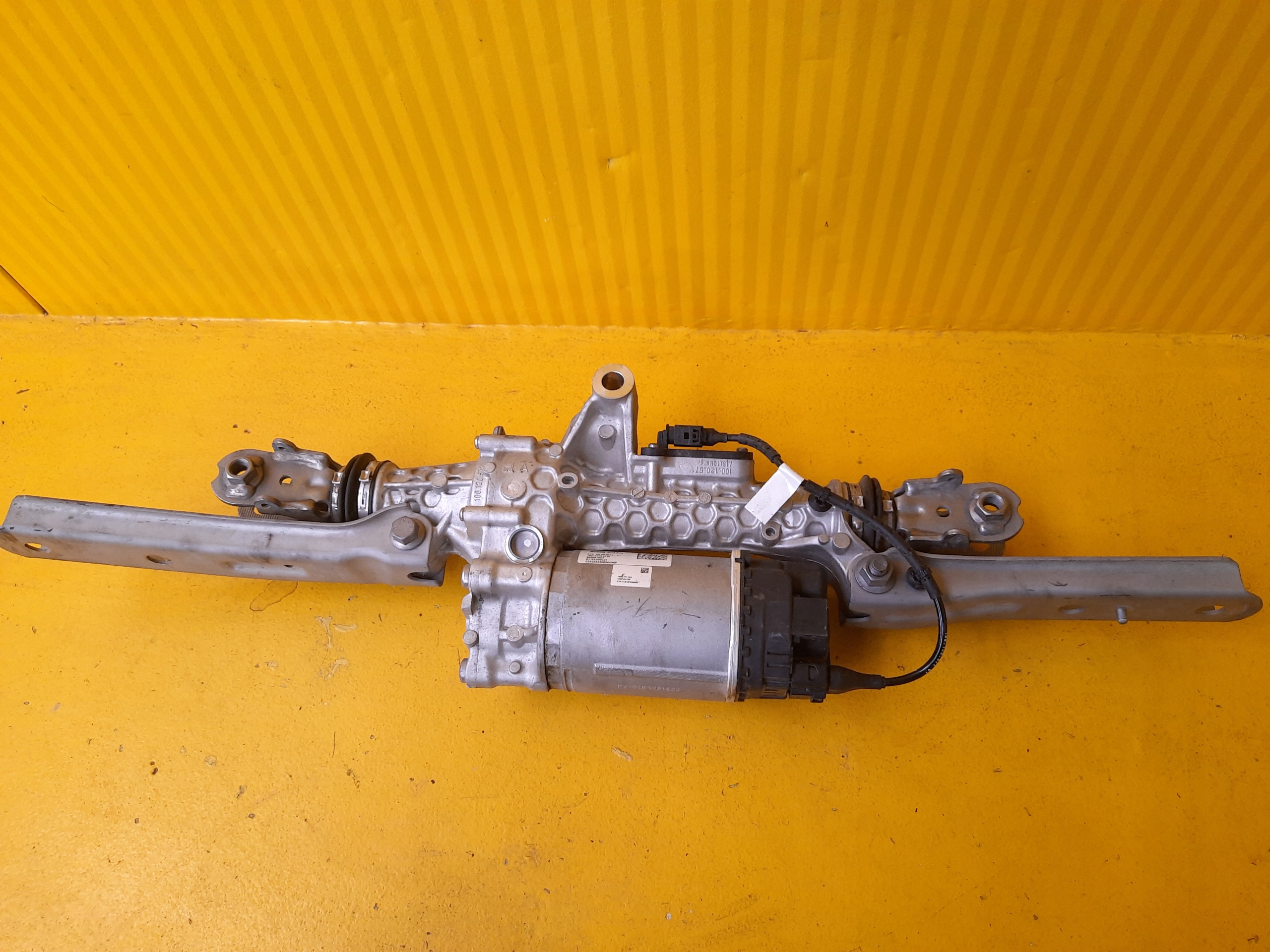 BMW E70 X5 X6 X7 SILOWNIK AKTUATOR HSR 6895076 Catalog number for substitute 6895076