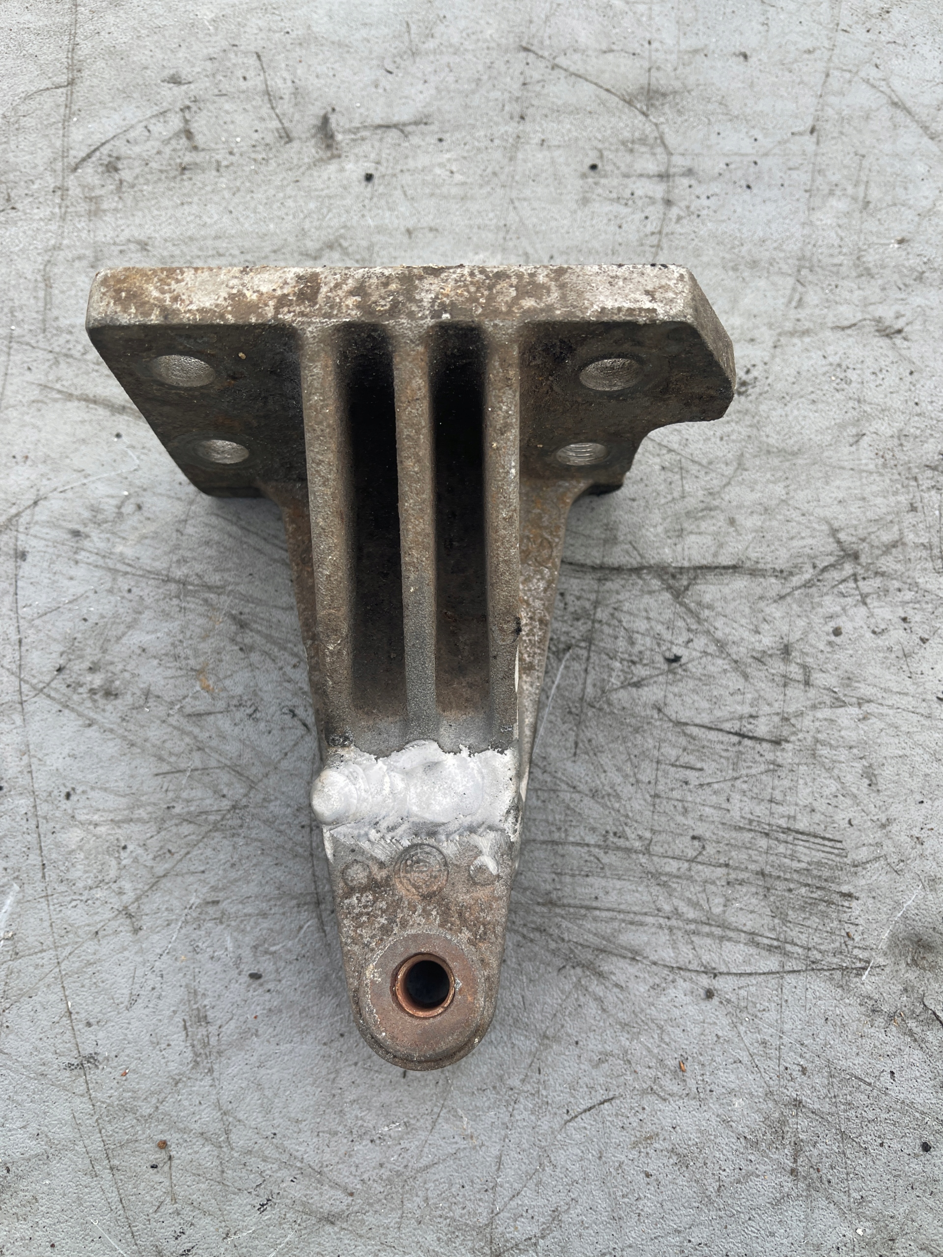 Лапа кронштейн двигателя MASCOT MASCOTT 98-04r 2.8