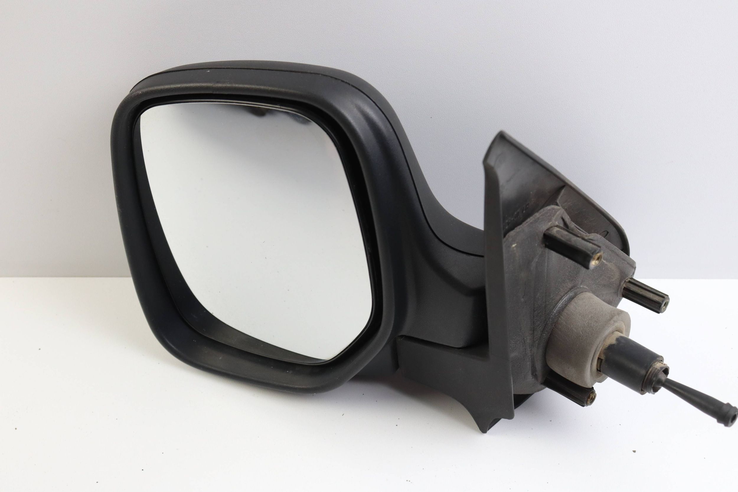 PEUGEOT PARTNER and mirror left manually E13027470 EUROPA
