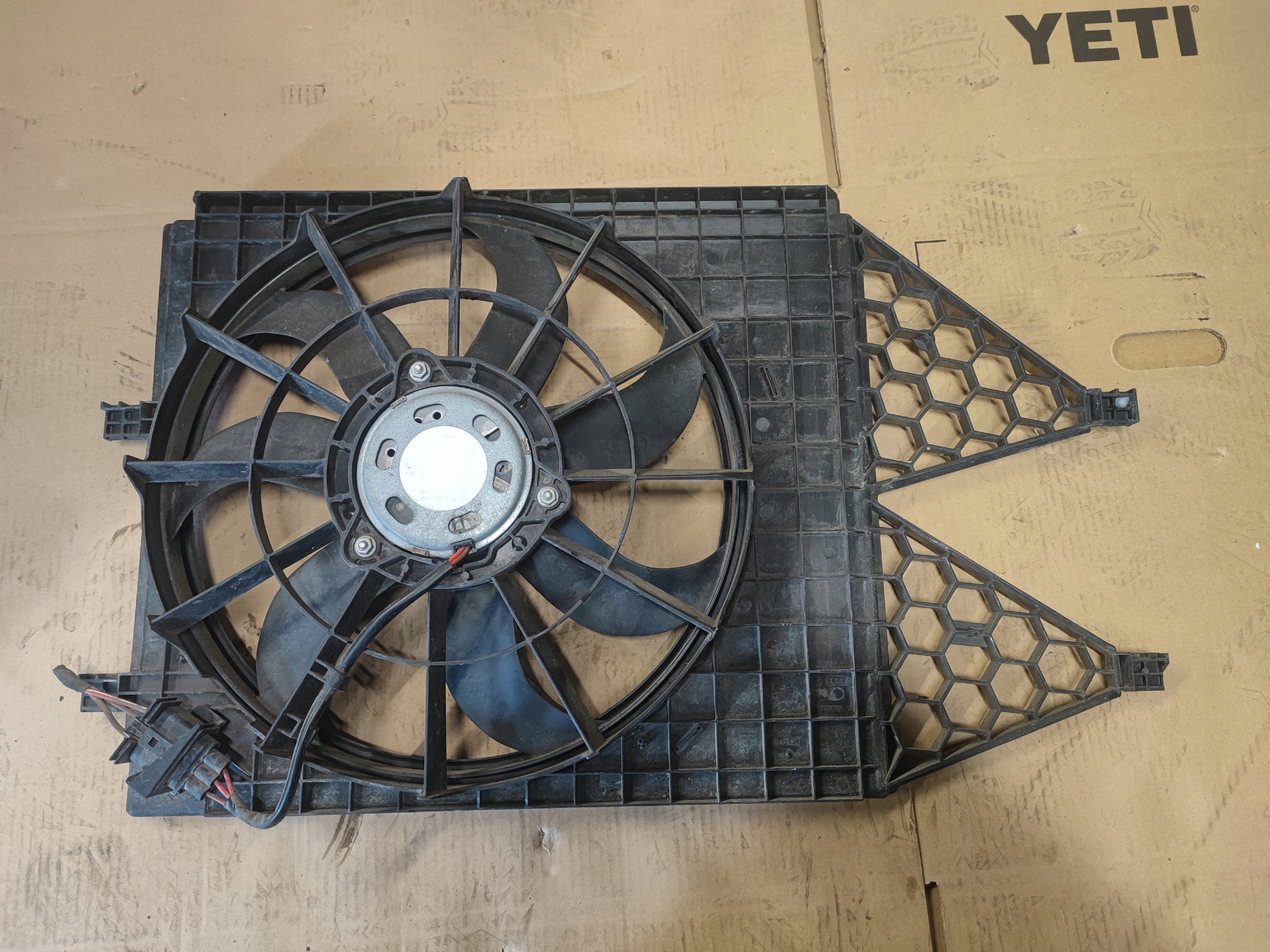 VW POLO 6R ventilátor chladiče + obal Benzín 6R0121207