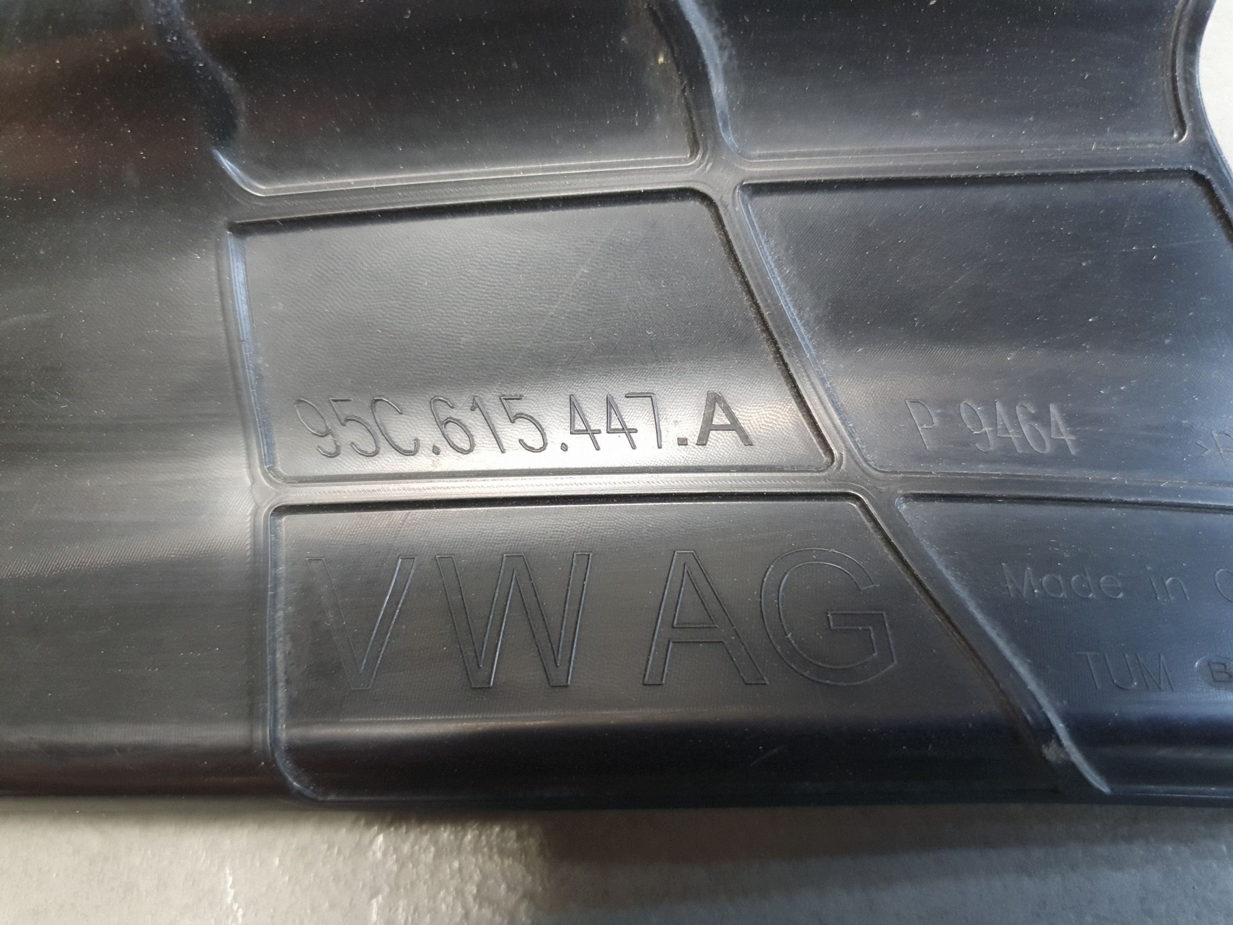Audi SQ6 e-tron prívod vzduchový chladiaceho hamulce 95C615447A