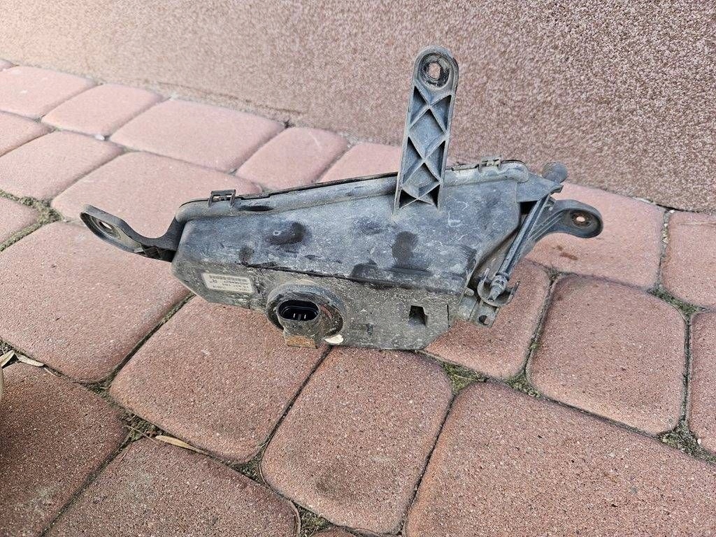 fog light of a bumper front front right Opel Astra K 13401154