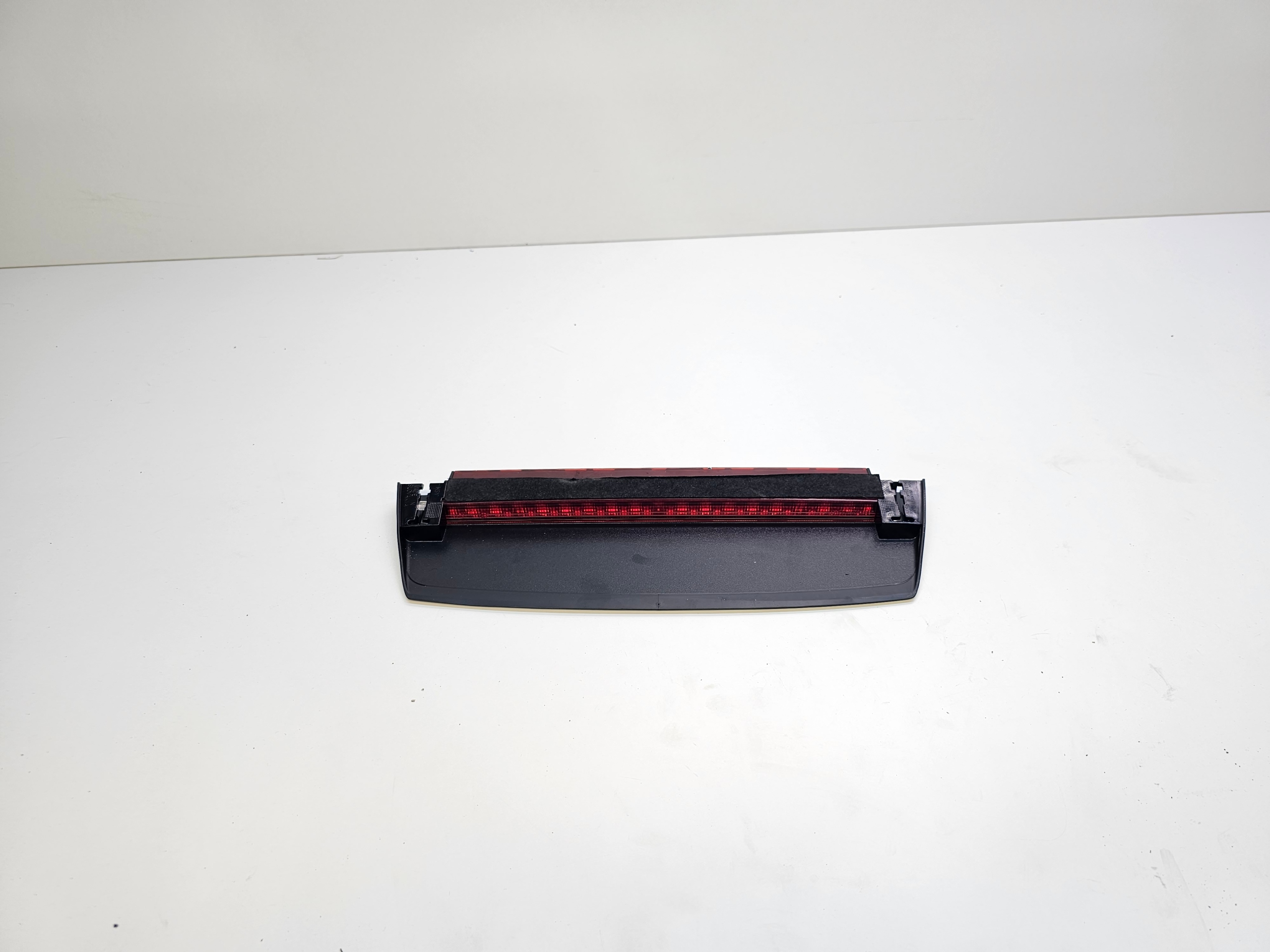 light STOP TRZECIE AUDI A4 B9 sedan 8W5945097