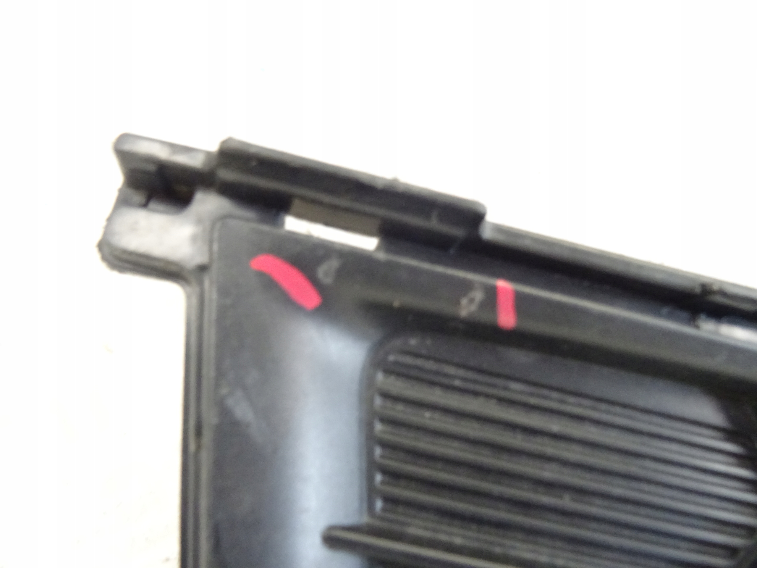 grid of a bumper front front central MITSUBISHI L200 6402A357