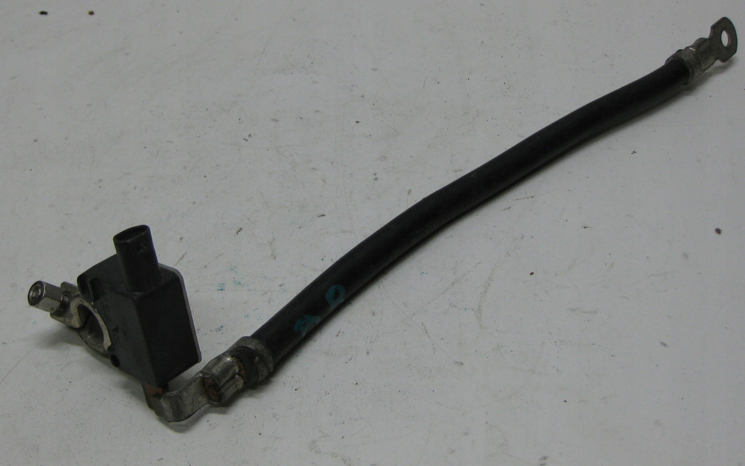 AUDI A4 B8 Batteriemanagement Sensor PIROTECHNICZNA 8K0915181