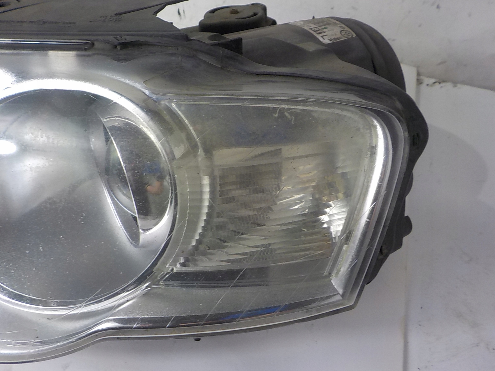 VOLKSWAGEN PASSAT B6 light left front front UK