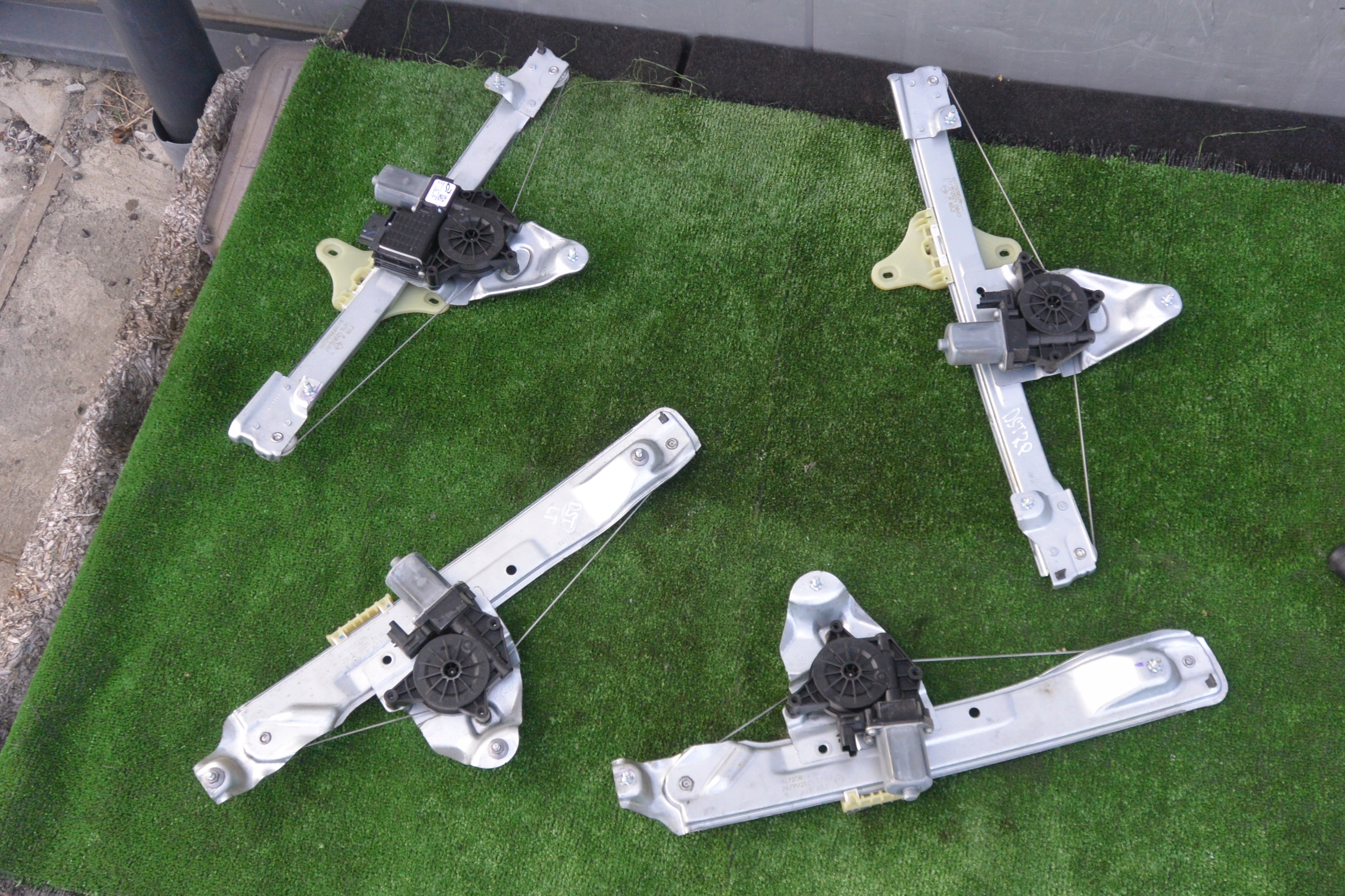 PODNOŚNIK SZYBY DRZWI PRZÓD TYŁ PRAWY LEWY DACIA RENAULT DUSTER II