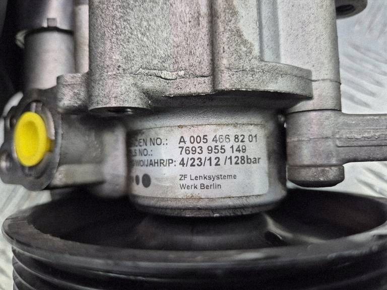 Mercedes C250 CGI W204 Pompa servosterzo A0054668201 M271