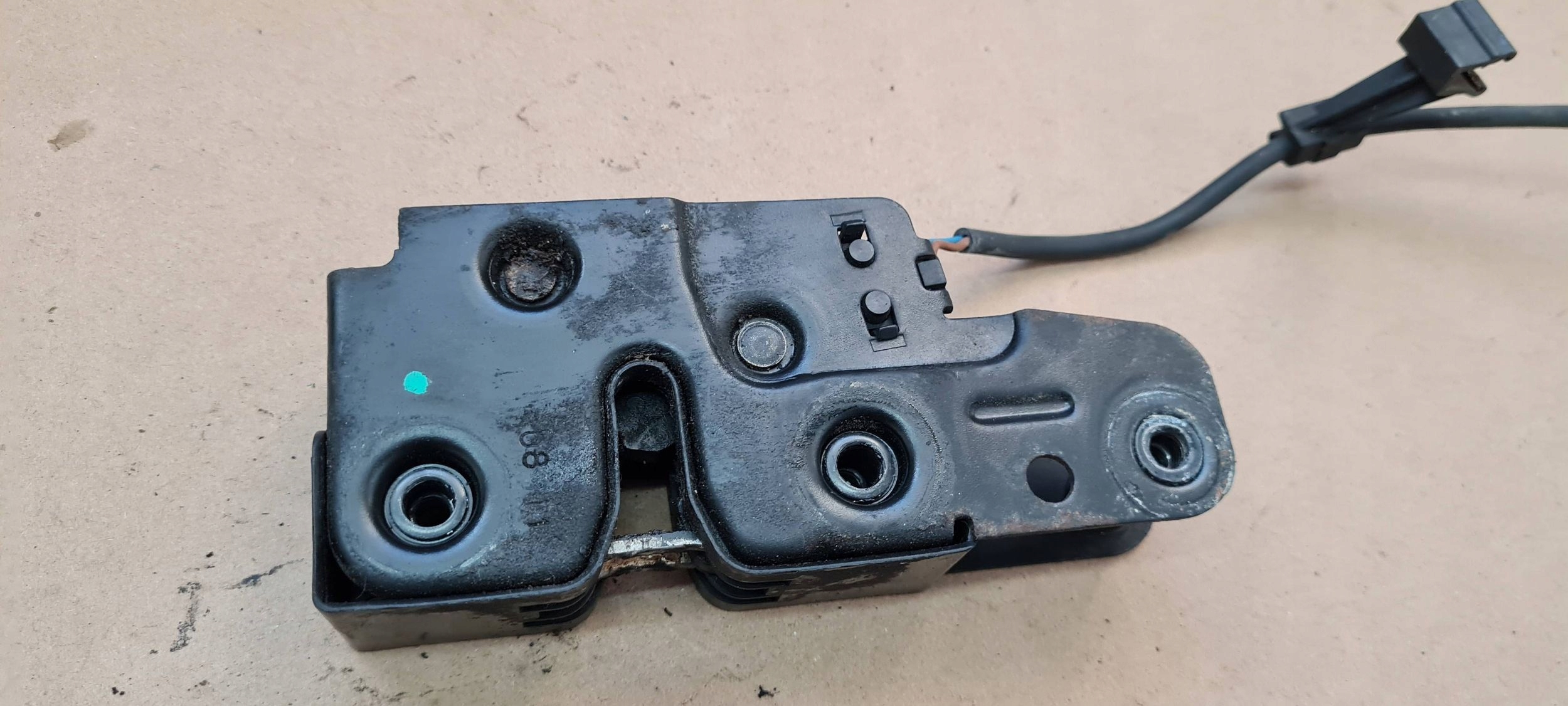Q5 8R bonnet latch lock POKRYWY front 8K0823509D A4 B8 A5
