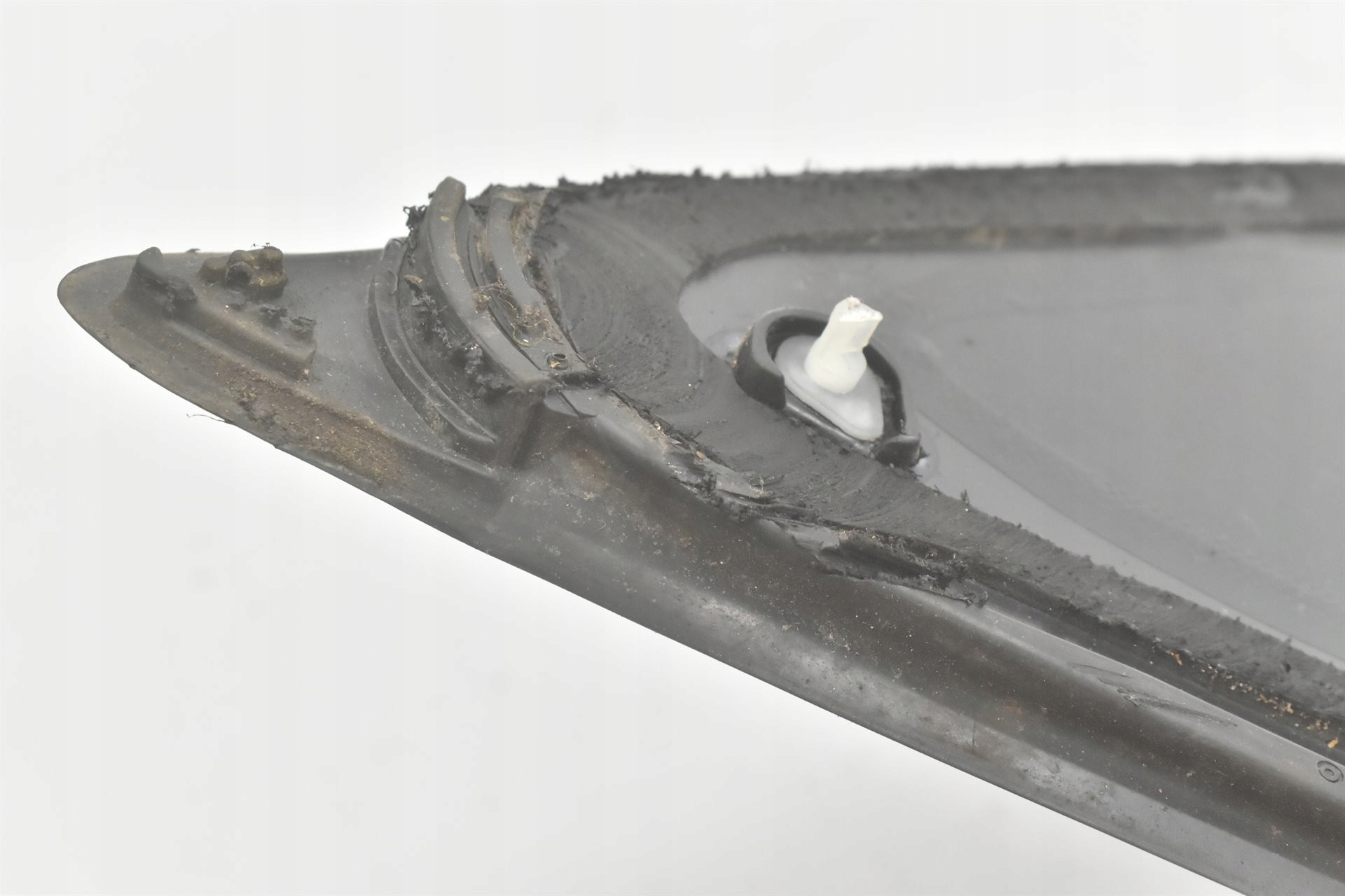 SZYBA KAROSERYJNA TRÓJKĄT PRAWY TYŁ 8U0845300C AUDI Q3 RSQ3 2013 Typ samochodu Samochody osobowe