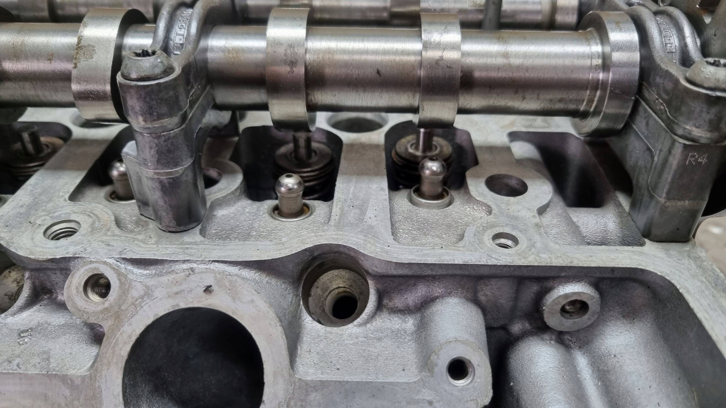 hlava vačky pravá 059354DS 0594AP TOUAREG AUDI A8 D4 A6 C7 Q5 Q7 3.0TDI