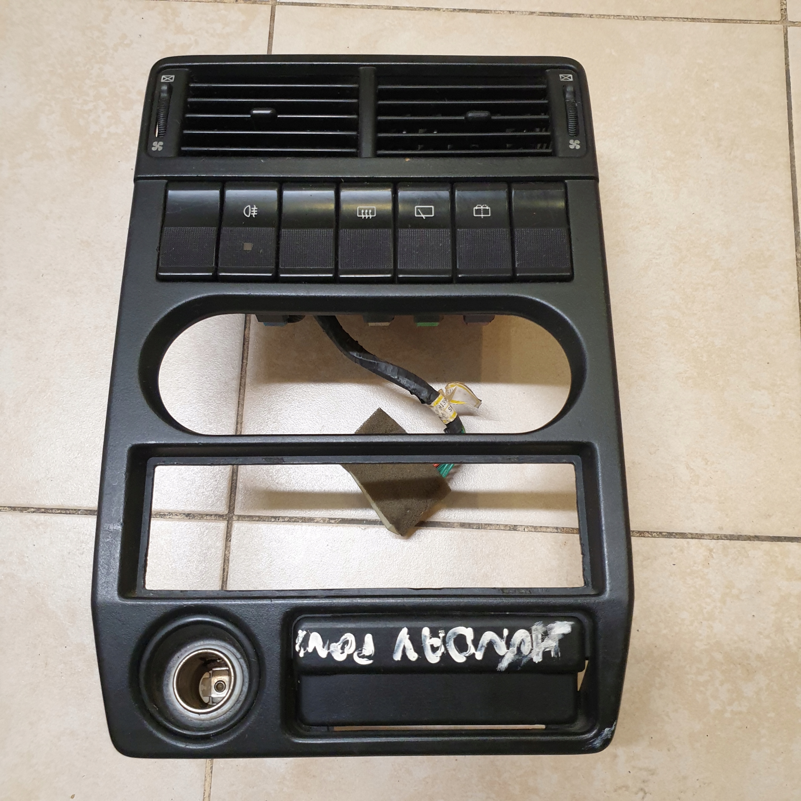 97431-24000 97403-24000 - РАМКА ПАНЕЛИ ВЕНТИЛЯЦИОННАЯ РЕШЕТКА КНОПКИ HYUNDAI PONY