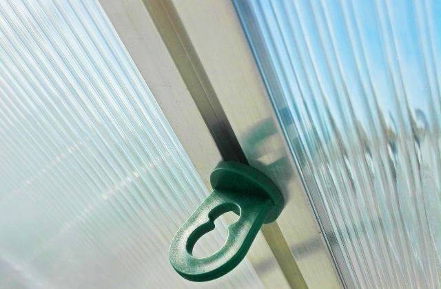 UCHWYTY WIESZAKI ZACZEPY DO ROŚLIN DO SZKLARNI PALRAM VITAVIA Szerokość 1 m