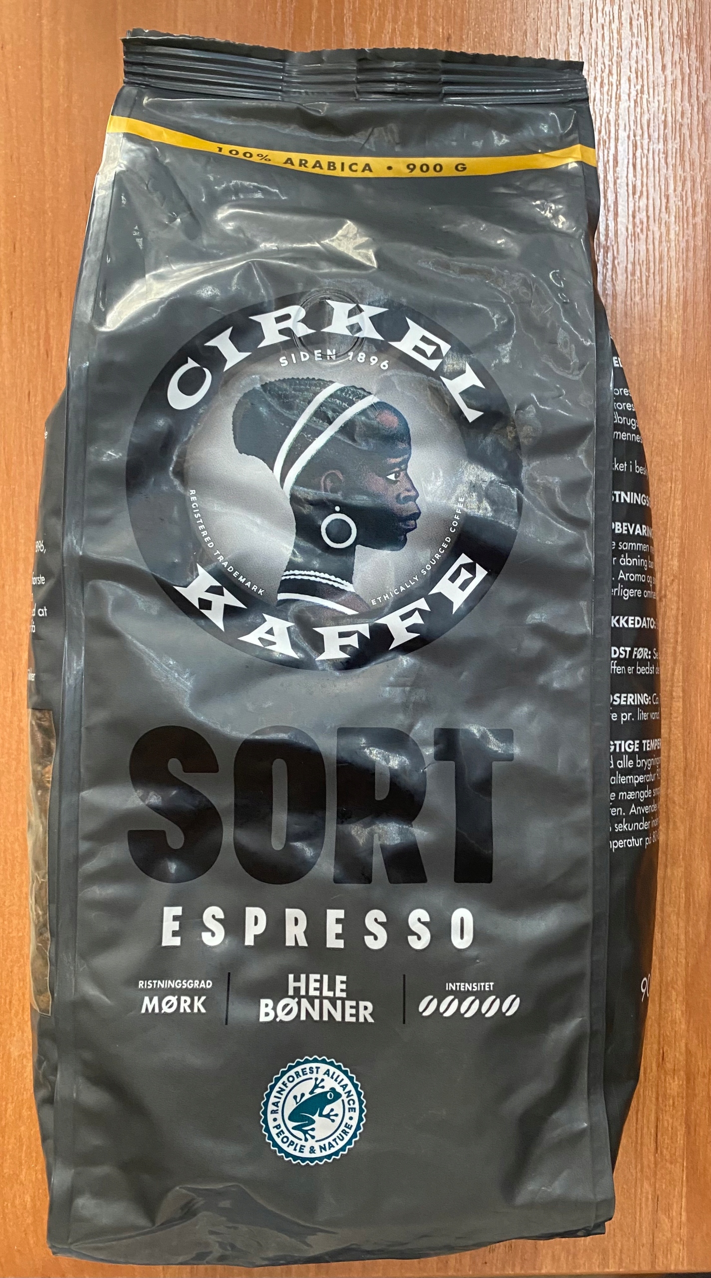 Levně Káva Cirkel Kaffe Sort Espresso 900 g.